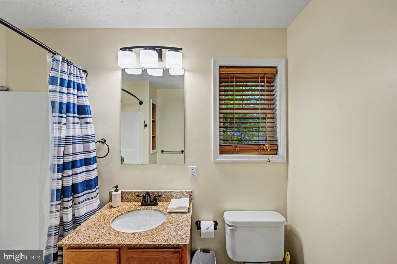 ARROWHEAD  LAKES - Residential