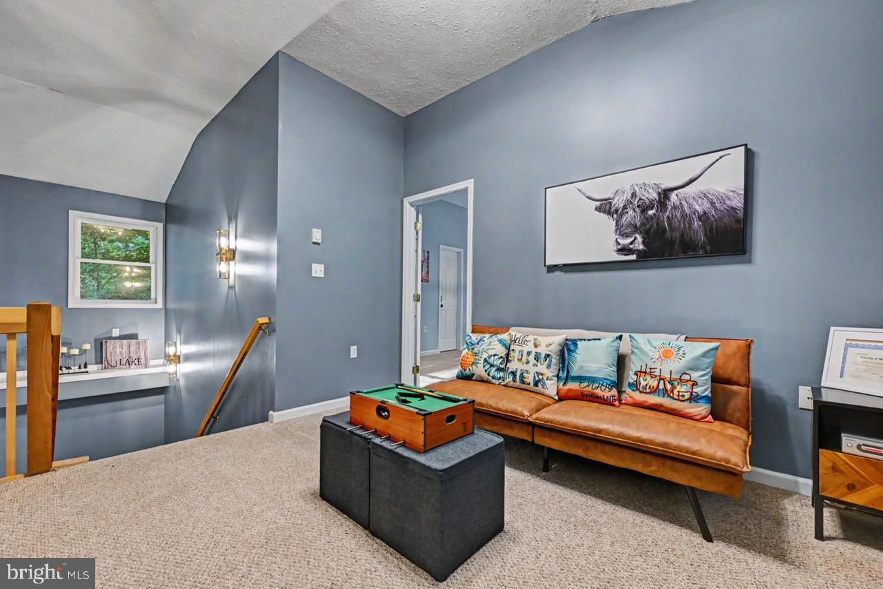 ARROWHEAD  LAKES - Residential
