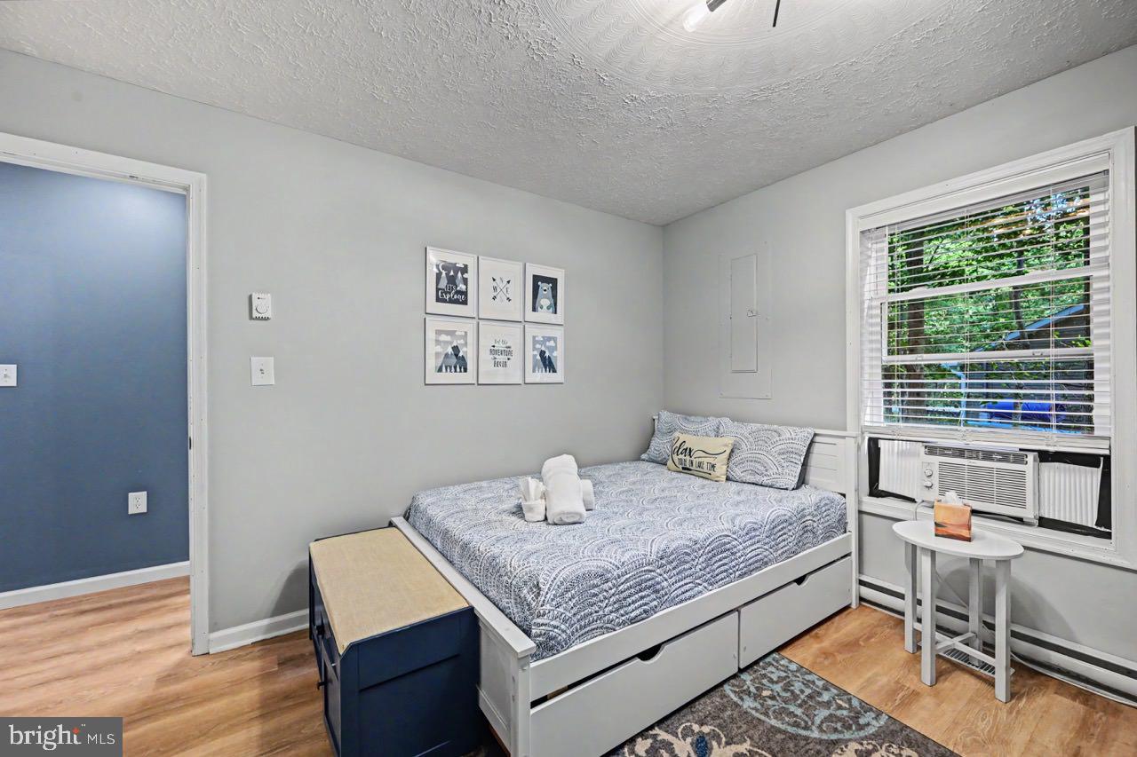 ARROWHEAD  LAKES - Residential