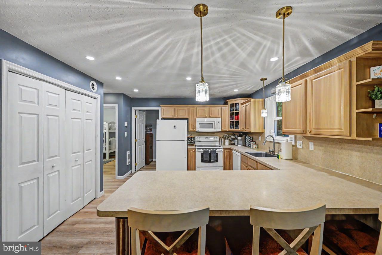 ARROWHEAD  LAKES - Residential