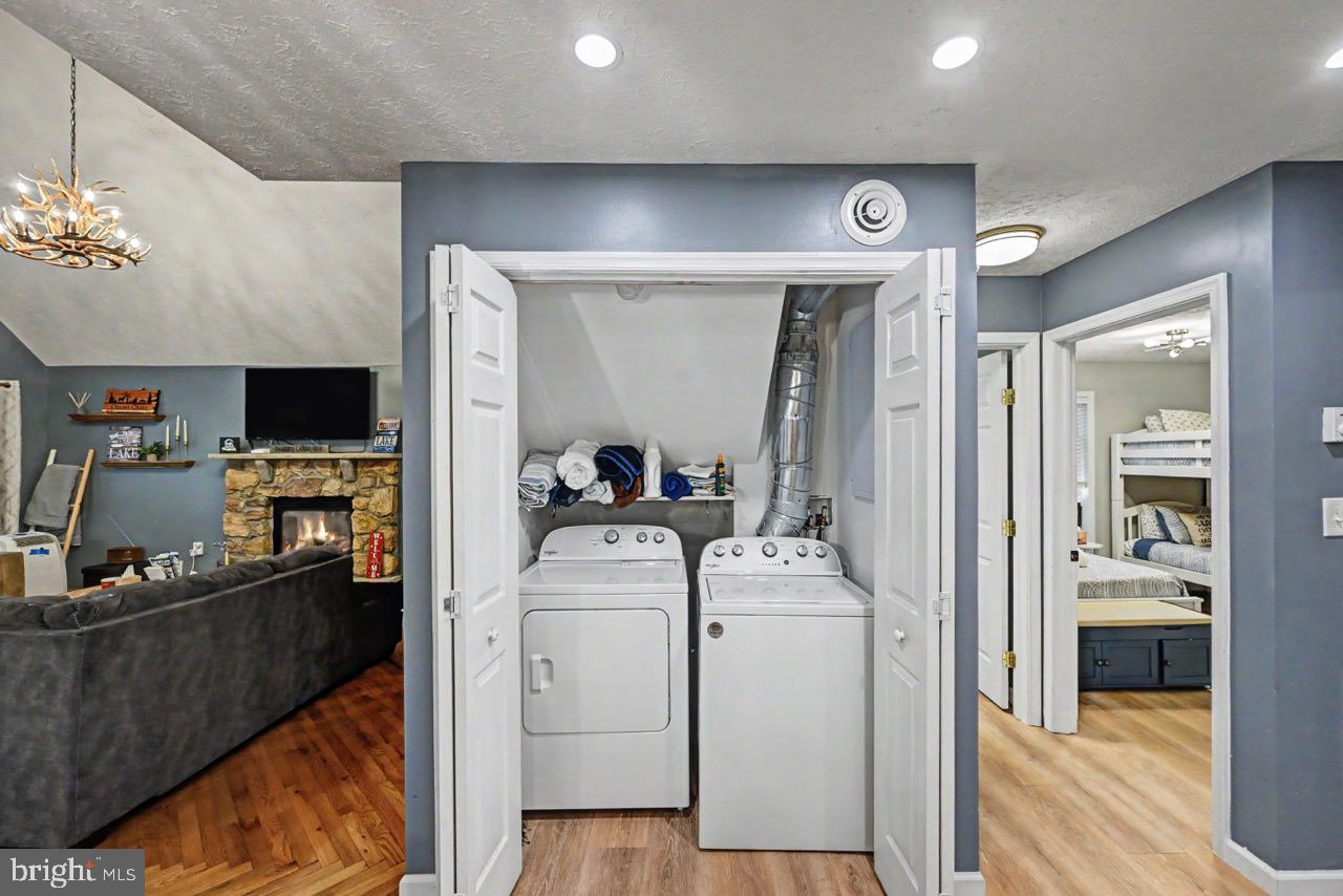 ARROWHEAD  LAKES - Residential