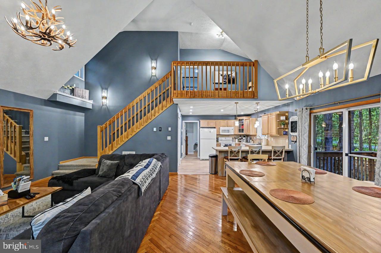 ARROWHEAD  LAKES - Residential