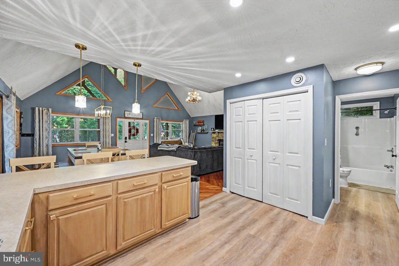 ARROWHEAD  LAKES - Residential