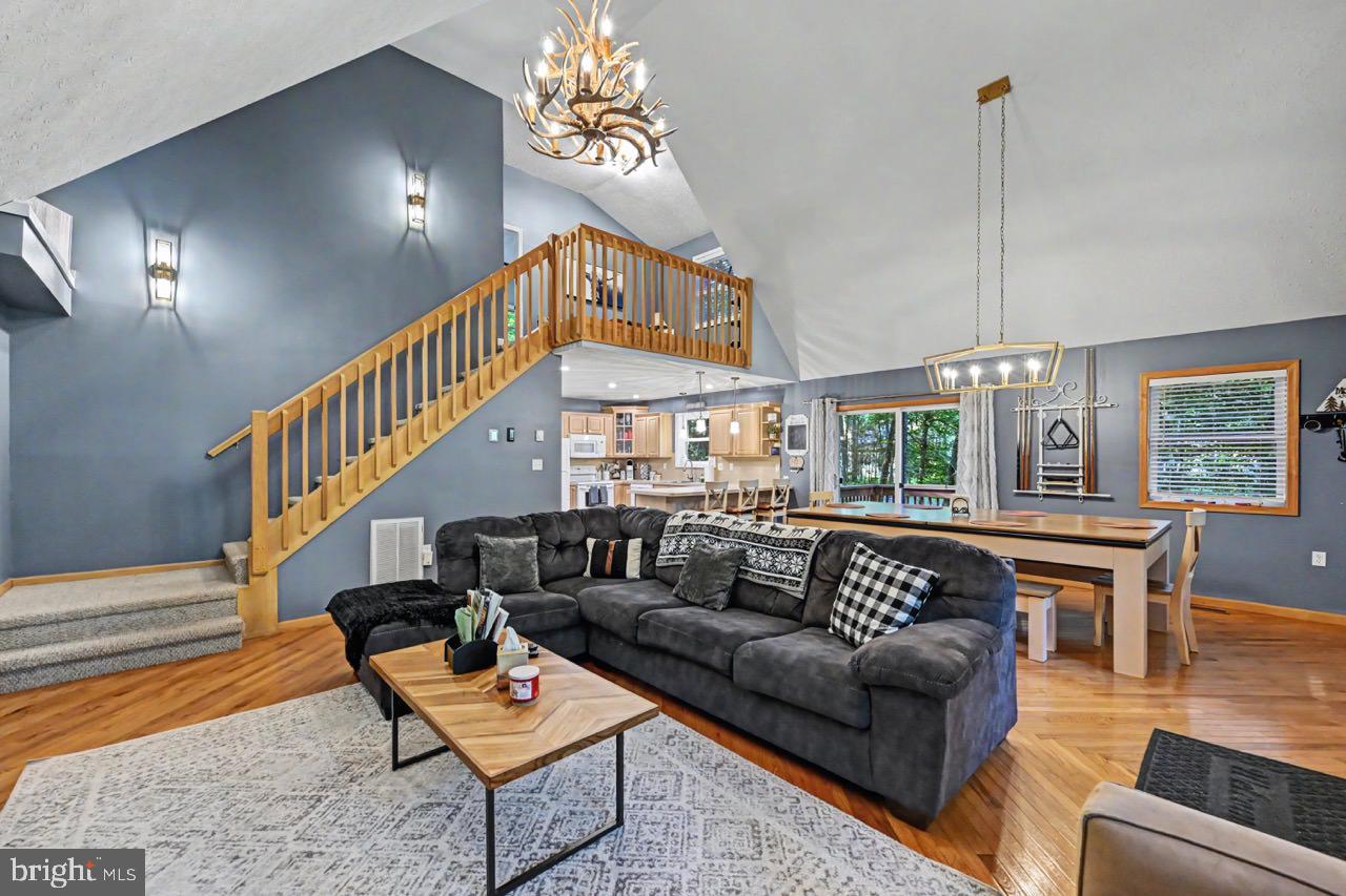 ARROWHEAD  LAKES - Residential