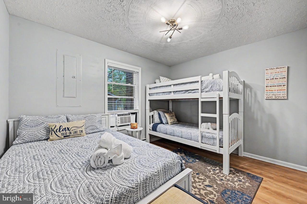 ARROWHEAD  LAKES - Residential