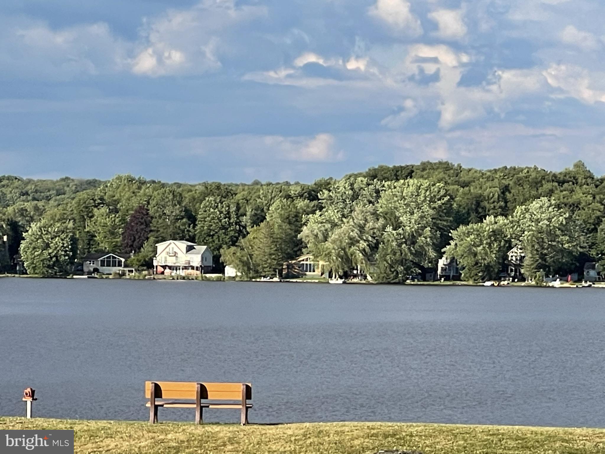 ARROWHEAD  LAKES - Residential