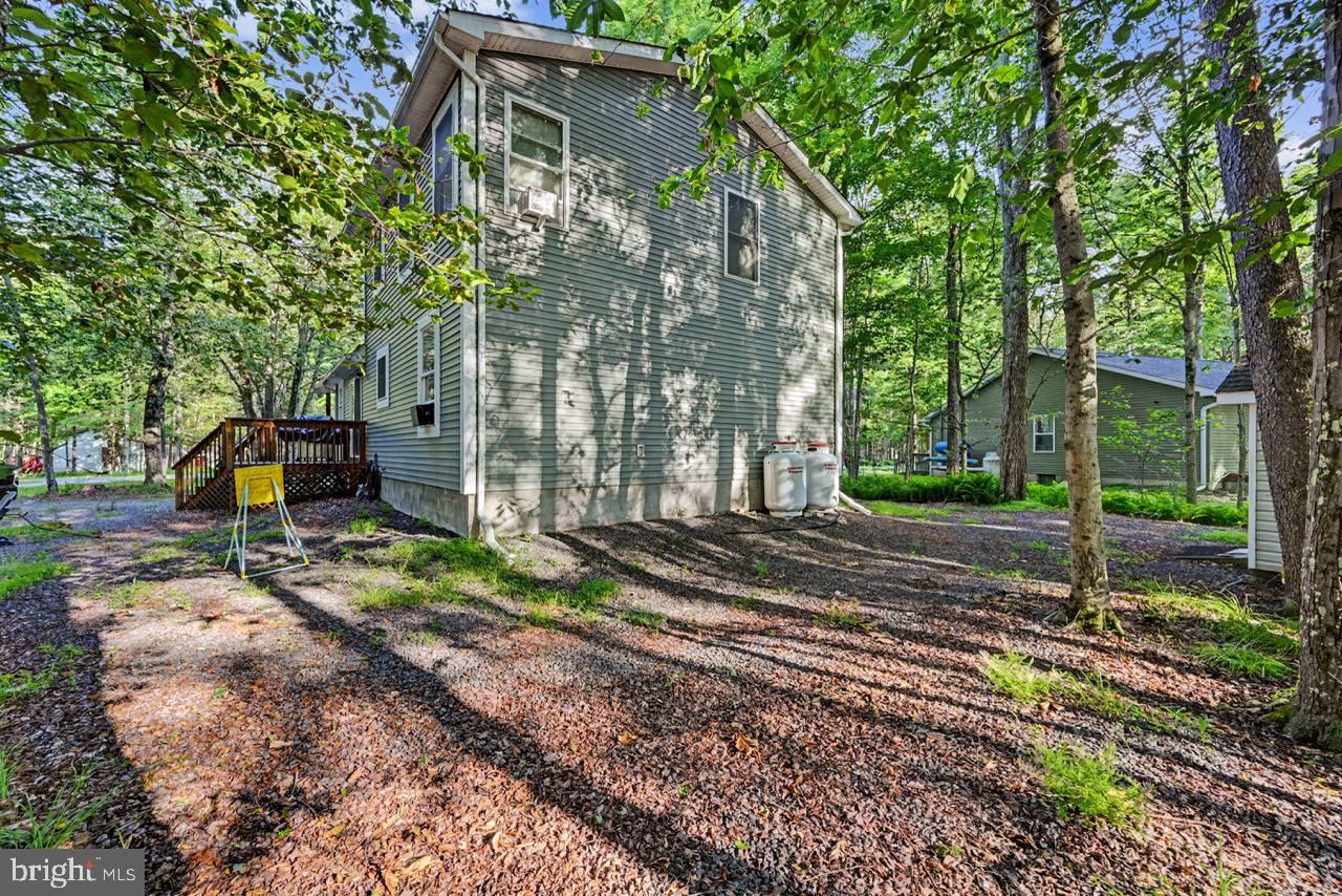 ARROWHEAD  LAKES - Residential