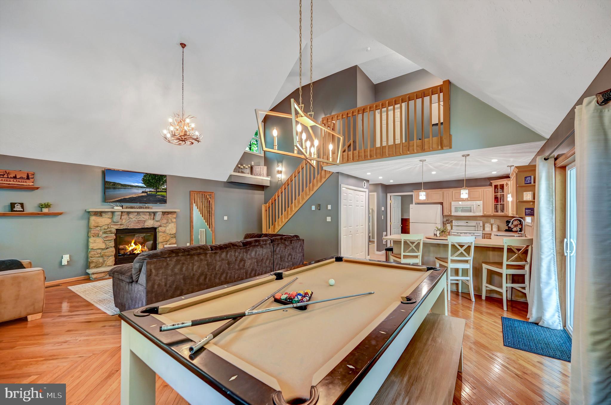 ARROWHEAD  LAKES - Residential