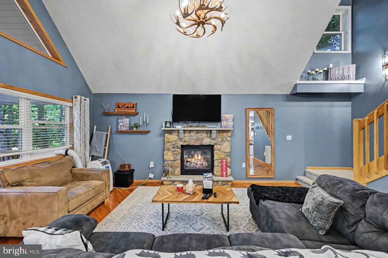 ARROWHEAD  LAKES - Residential