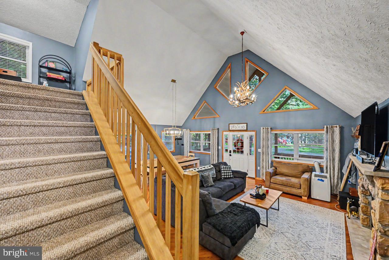 ARROWHEAD  LAKES - Residential