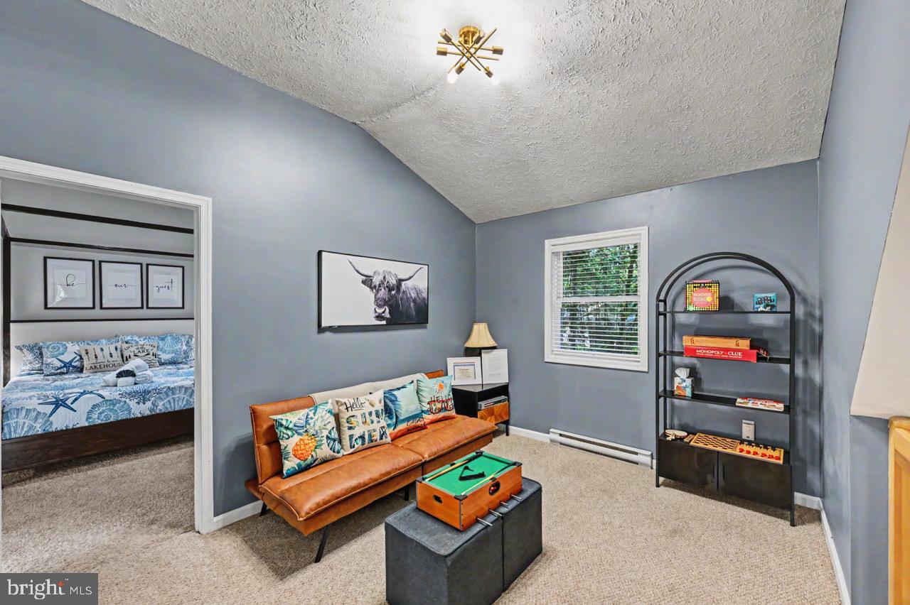 ARROWHEAD  LAKES - Residential