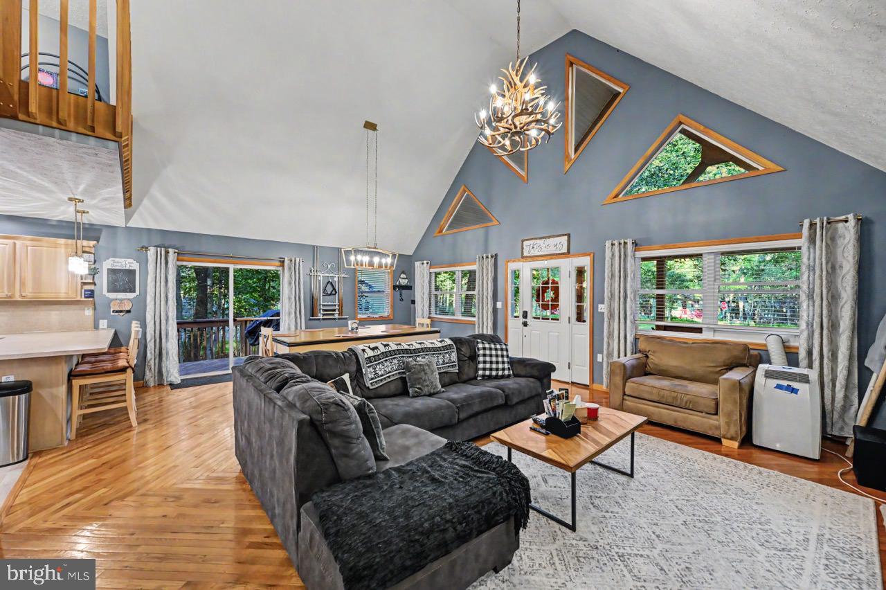 ARROWHEAD  LAKES - Residential
