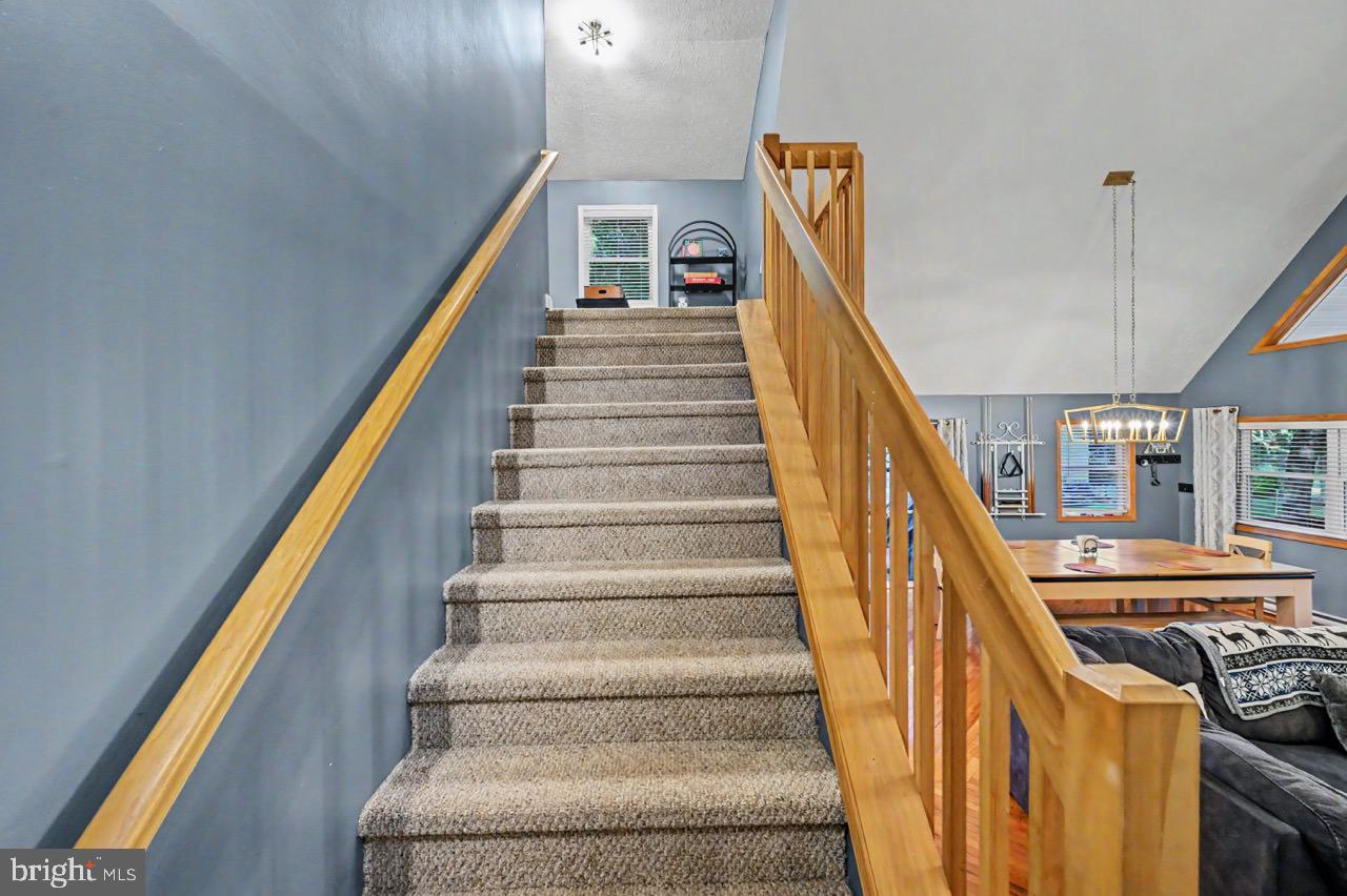 ARROWHEAD  LAKES - Residential