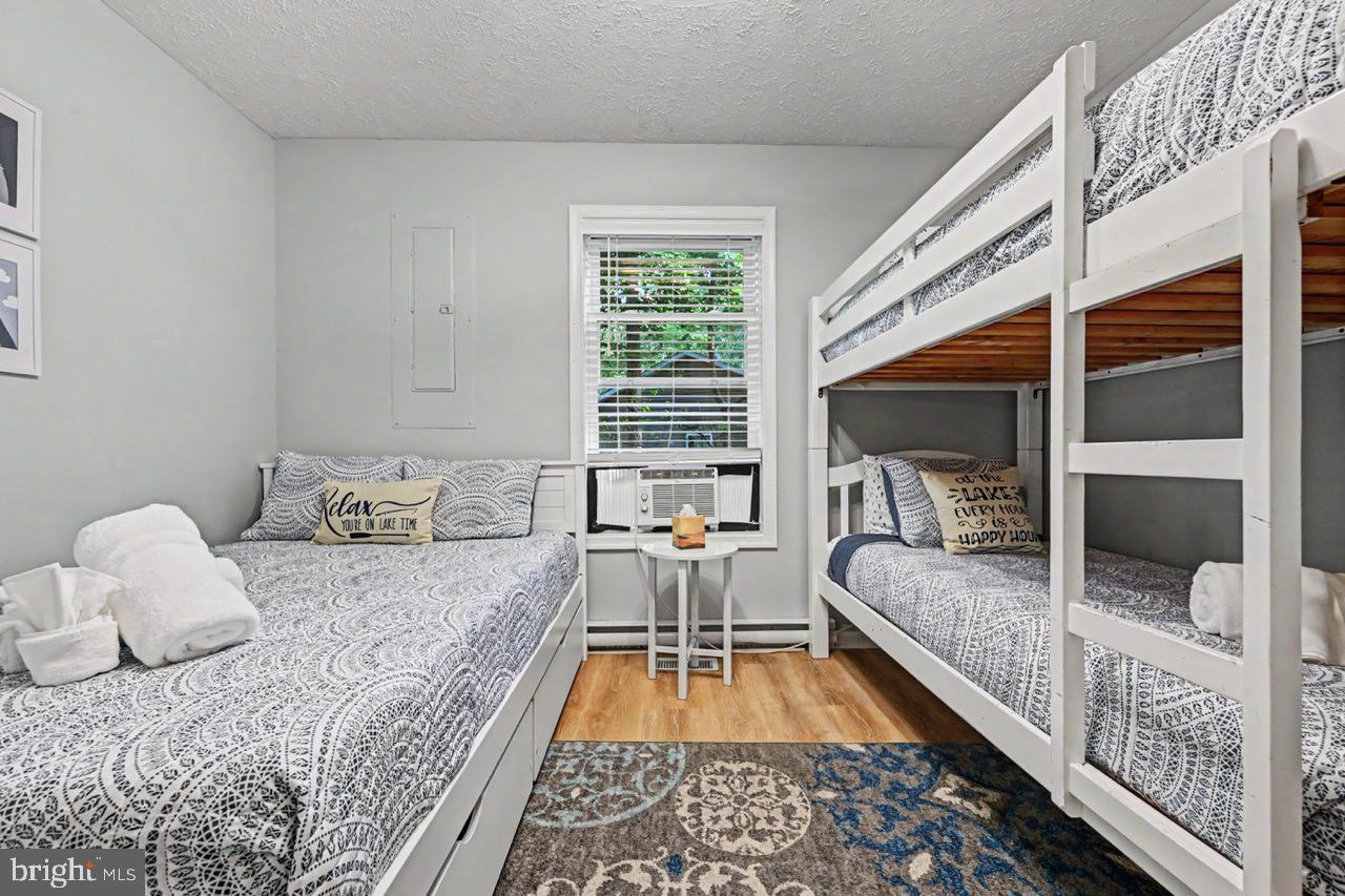 ARROWHEAD  LAKES - Residential