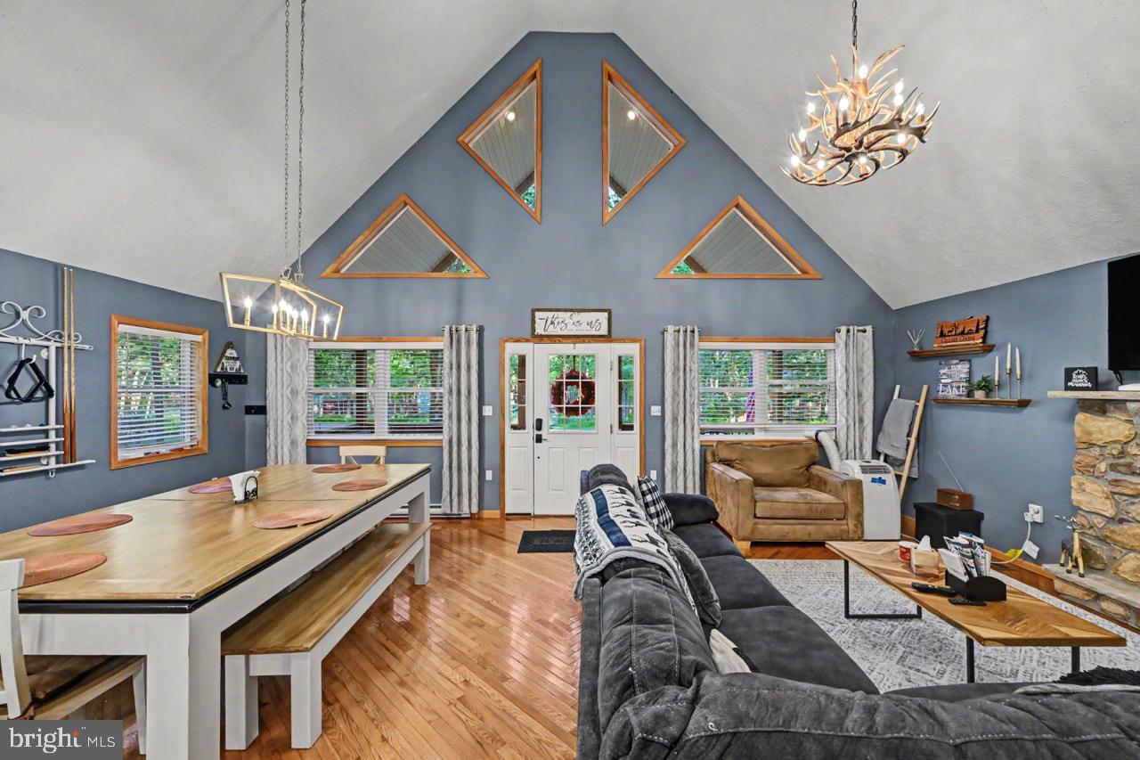 ARROWHEAD  LAKES - Residential