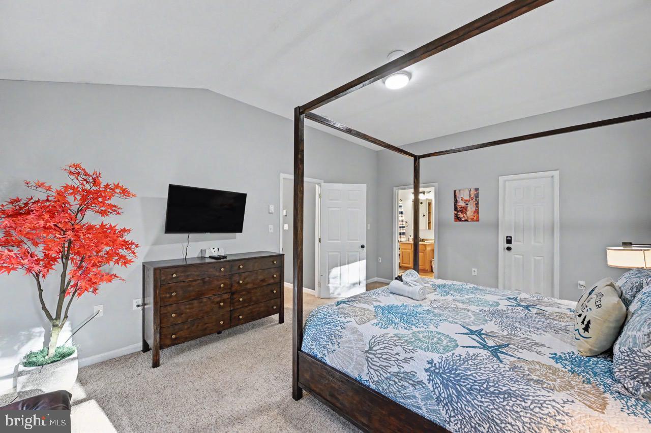 ARROWHEAD  LAKES - Residential