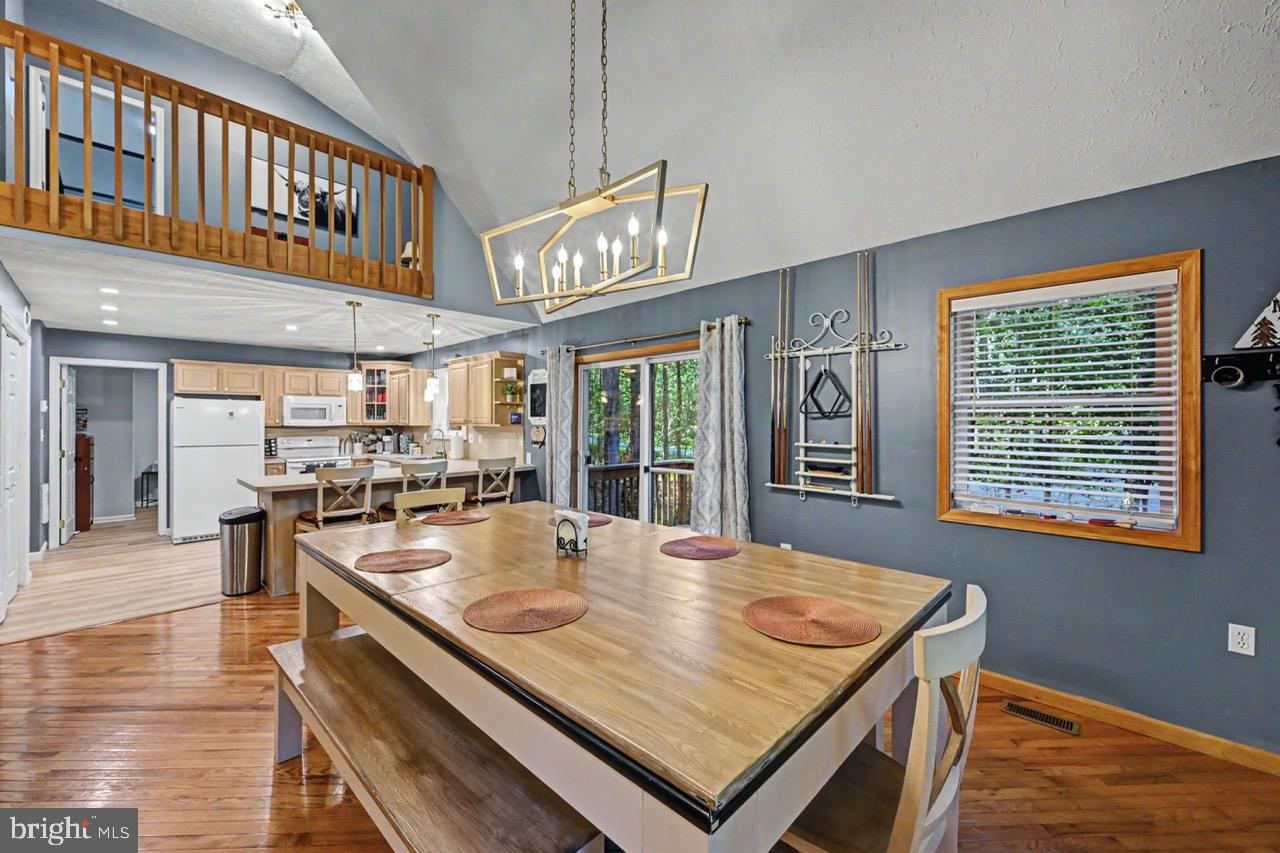 ARROWHEAD  LAKES - Residential