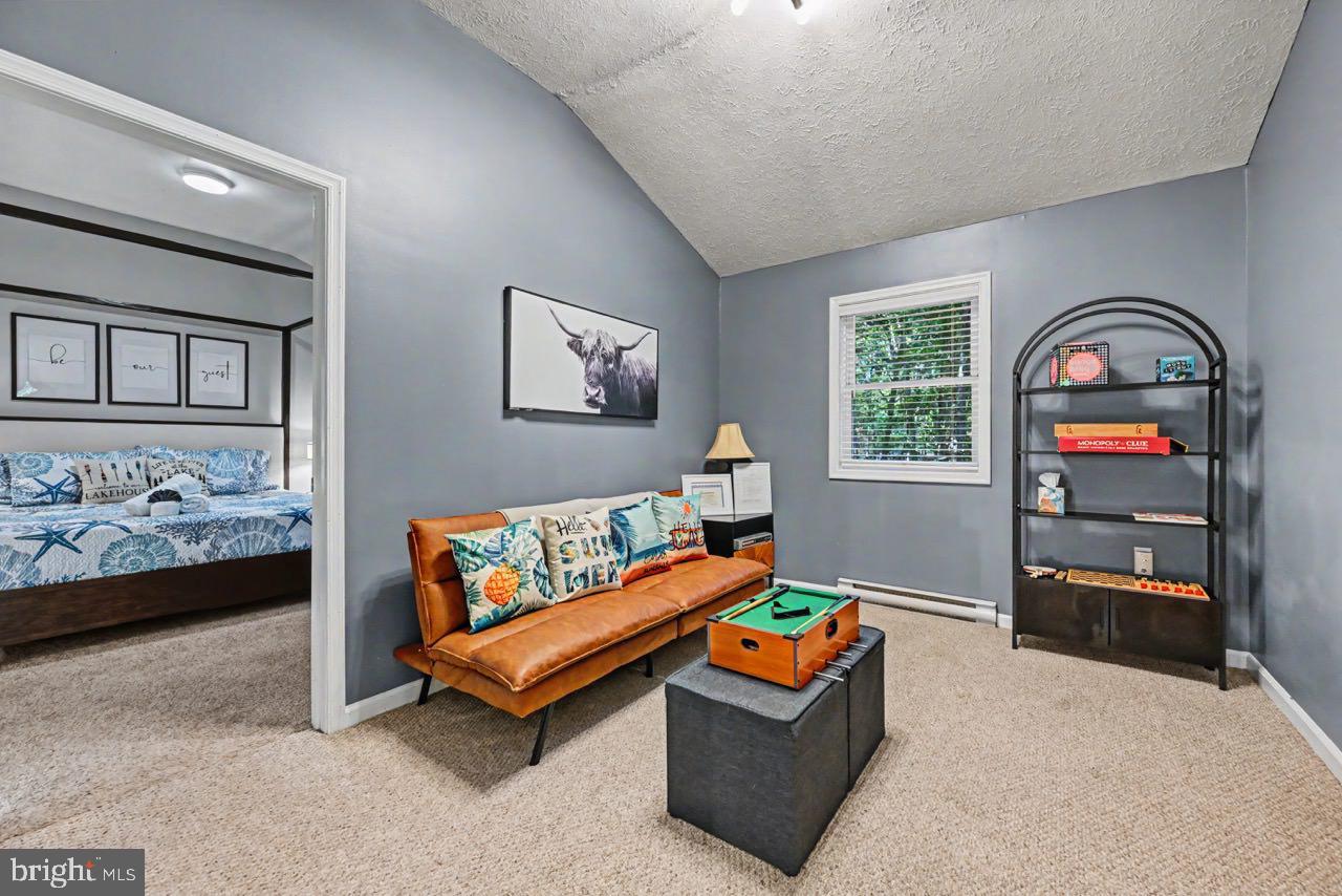 ARROWHEAD  LAKES - Residential