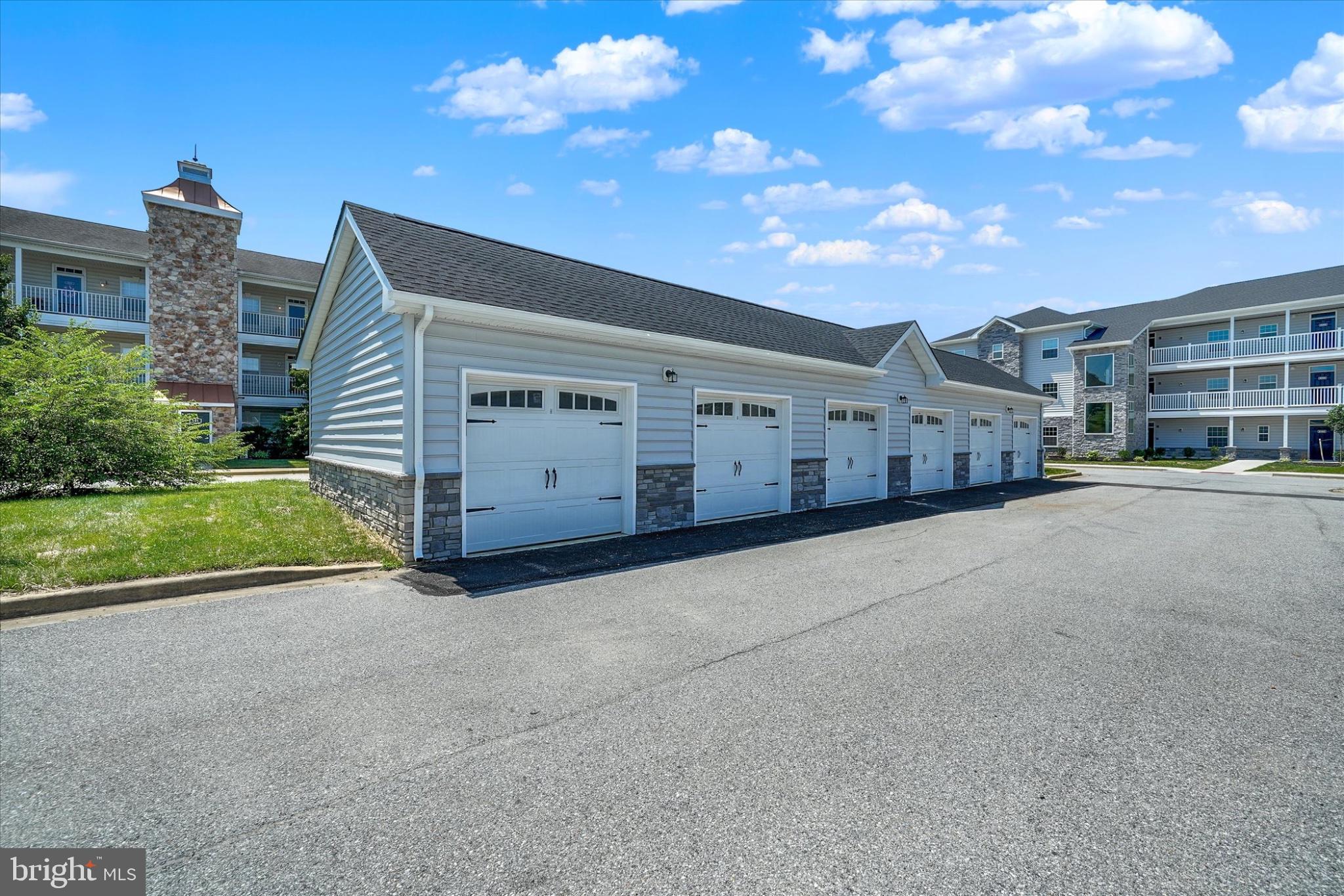 STEEPLE GLENN - Residential