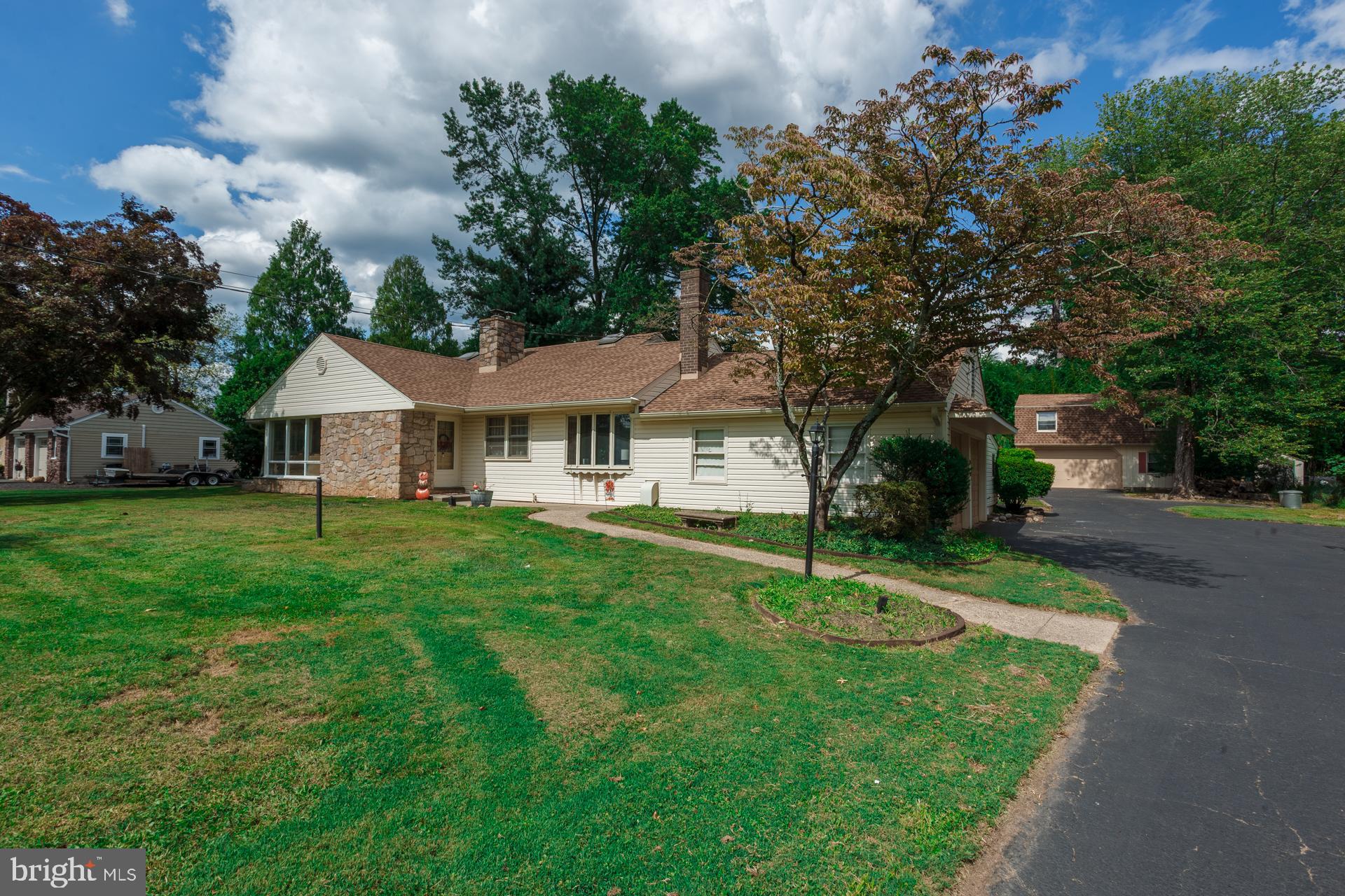 HILLSIDE MANOR - Residential