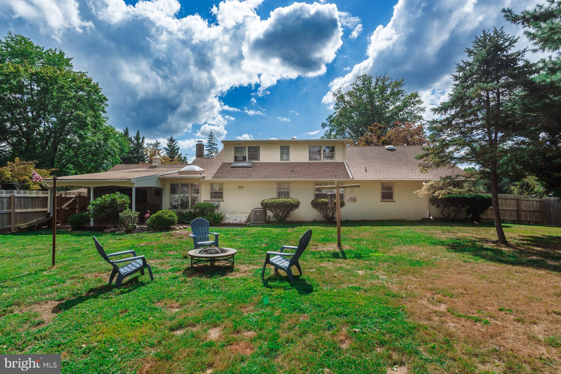 HILLSIDE MANOR - Residential