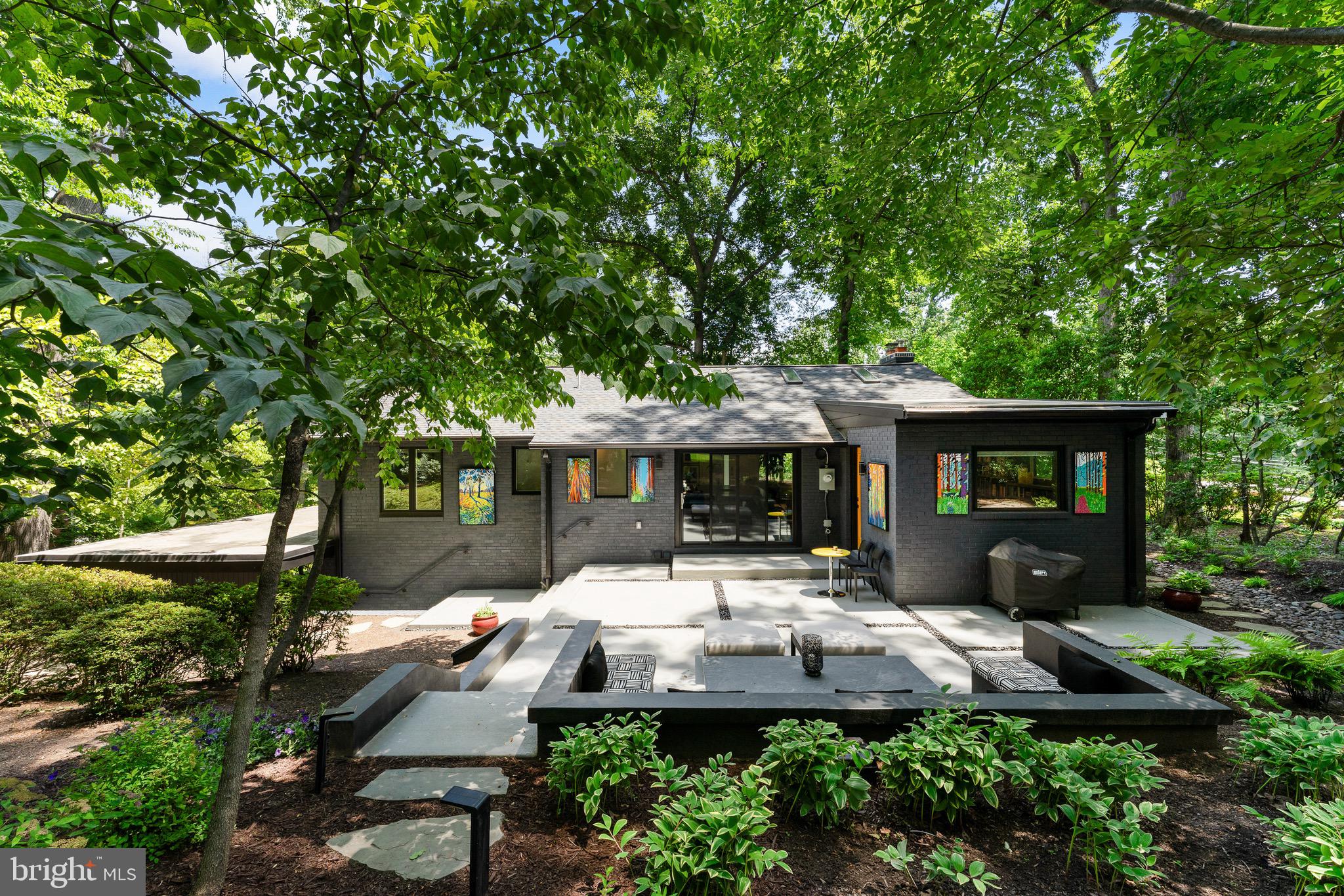 LAKE BARCROFT - Residential