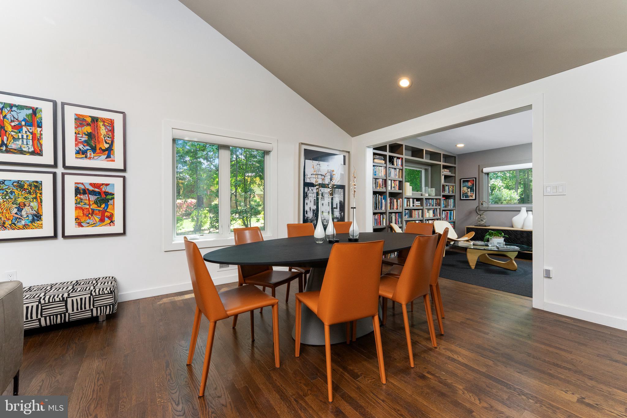 LAKE BARCROFT - Residential