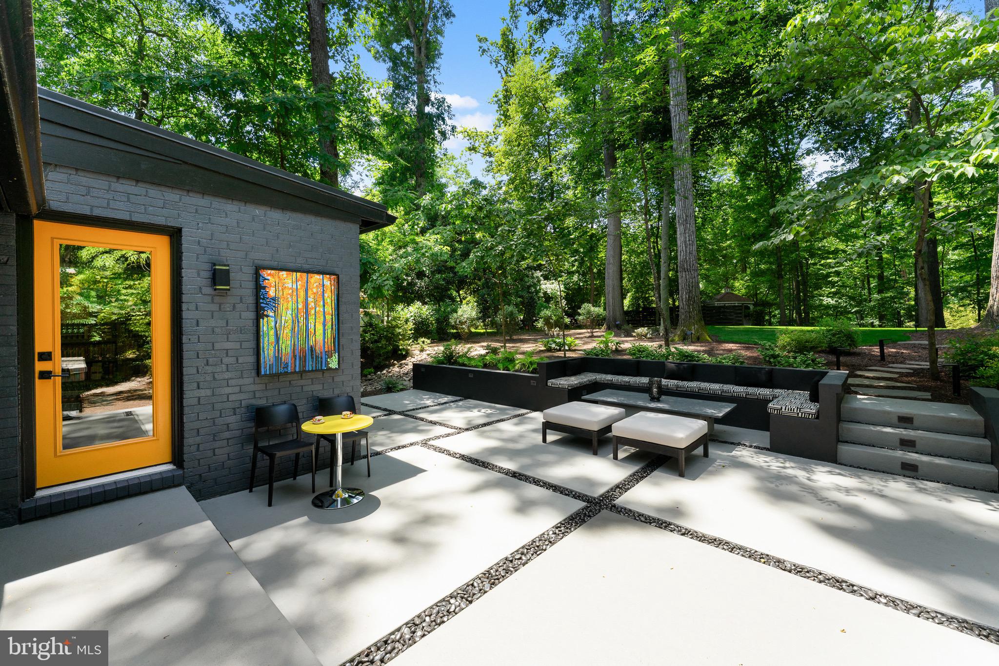 LAKE BARCROFT - Residential