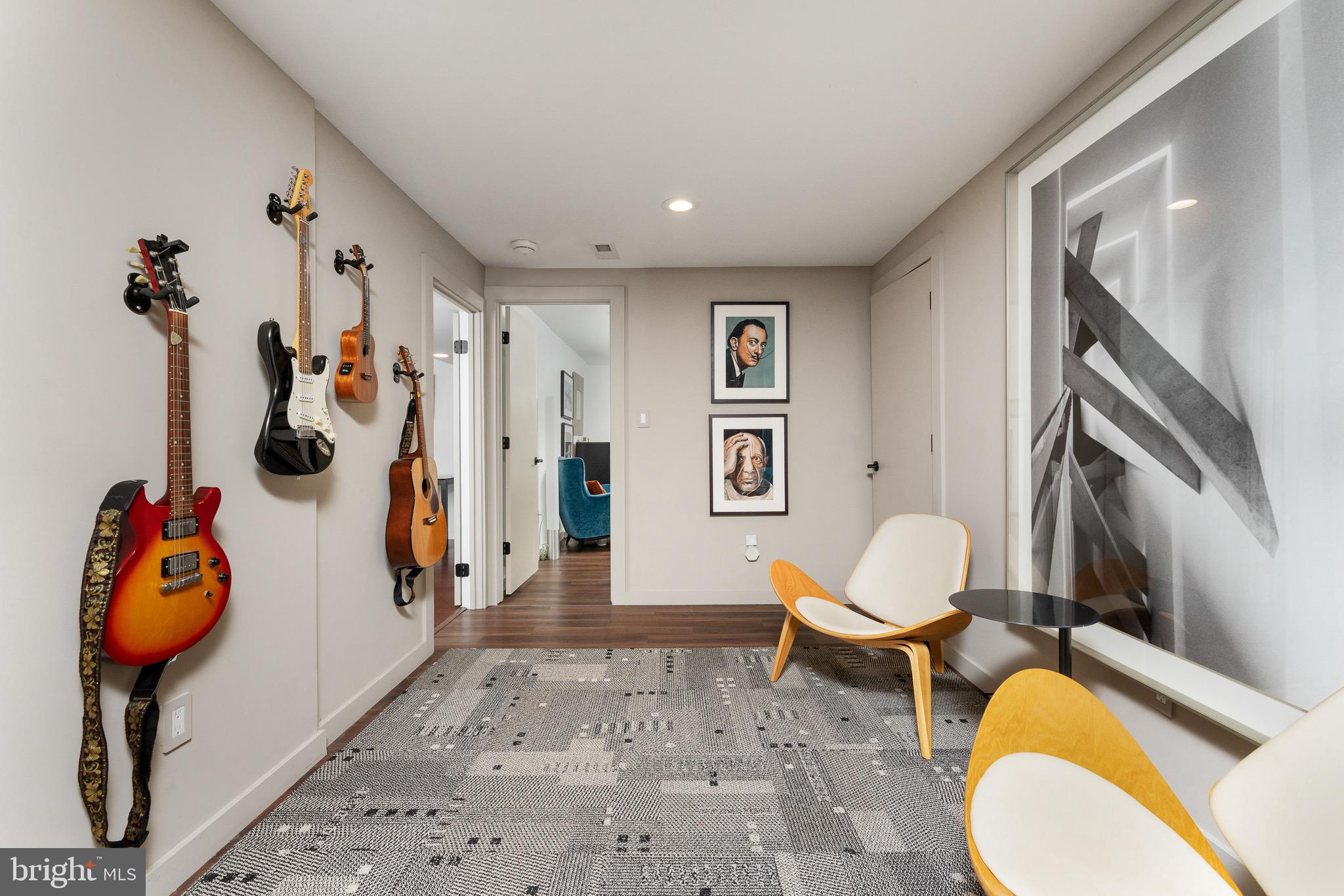 LAKE BARCROFT - Residential