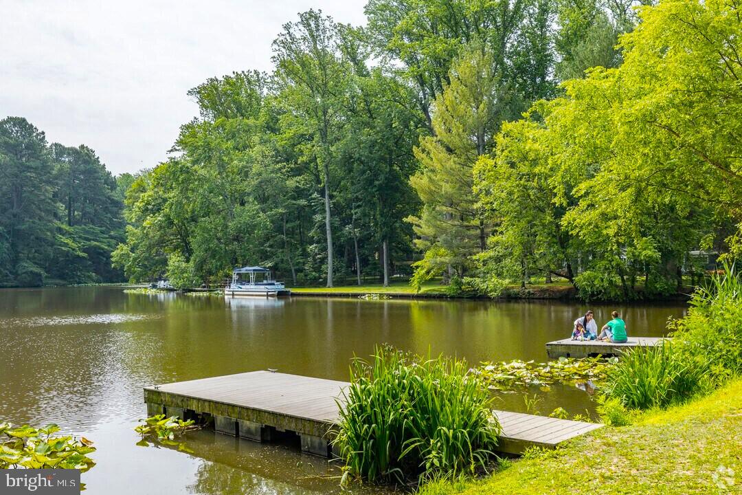 LAKE BARCROFT - Residential