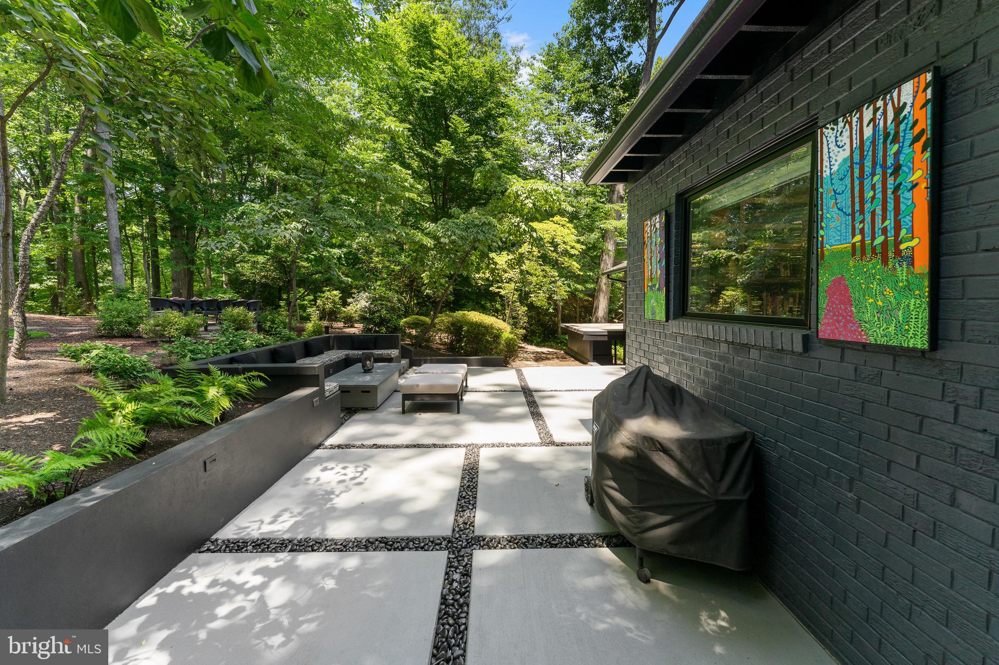 LAKE BARCROFT - Residential