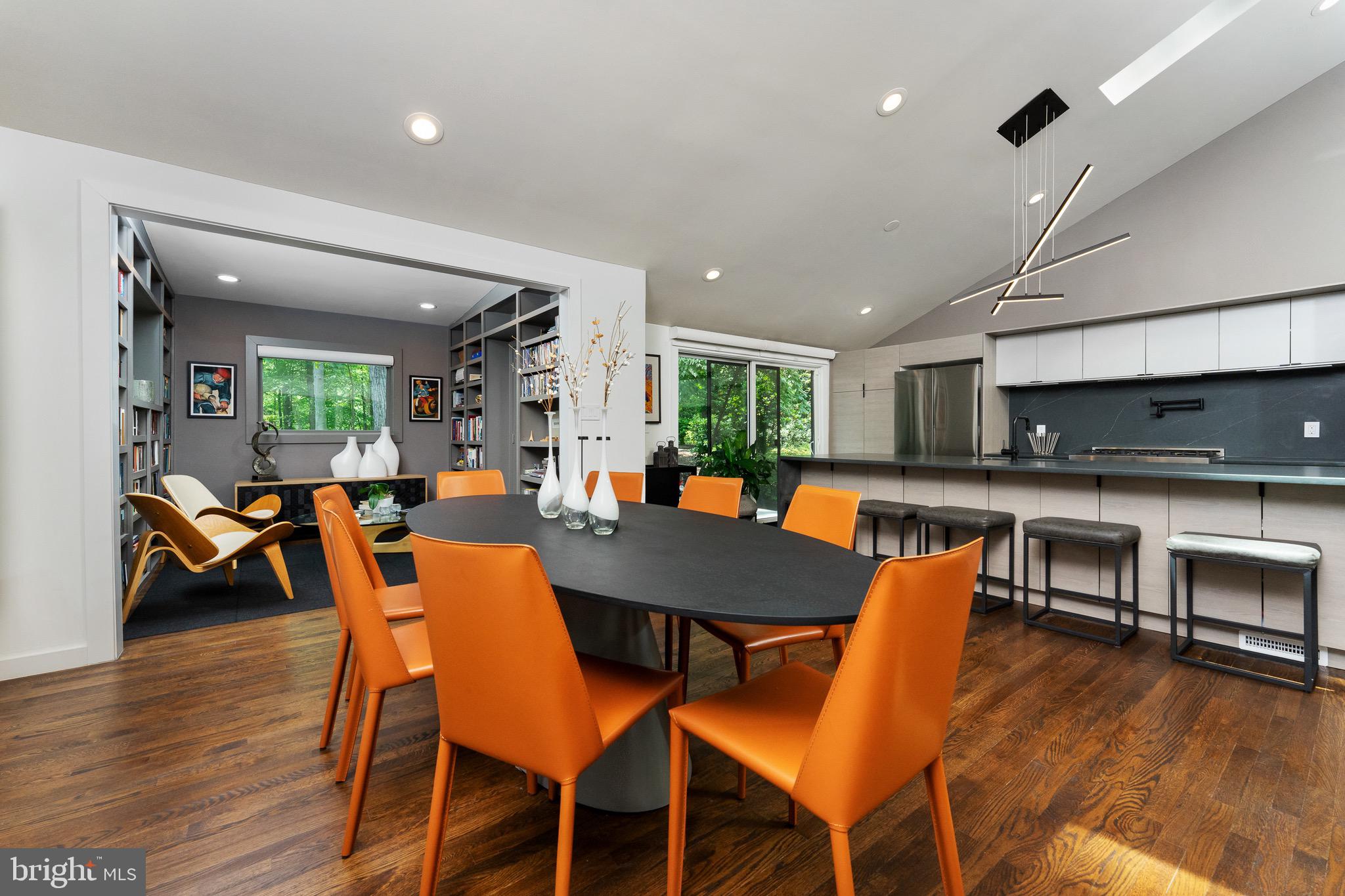 LAKE BARCROFT - Residential