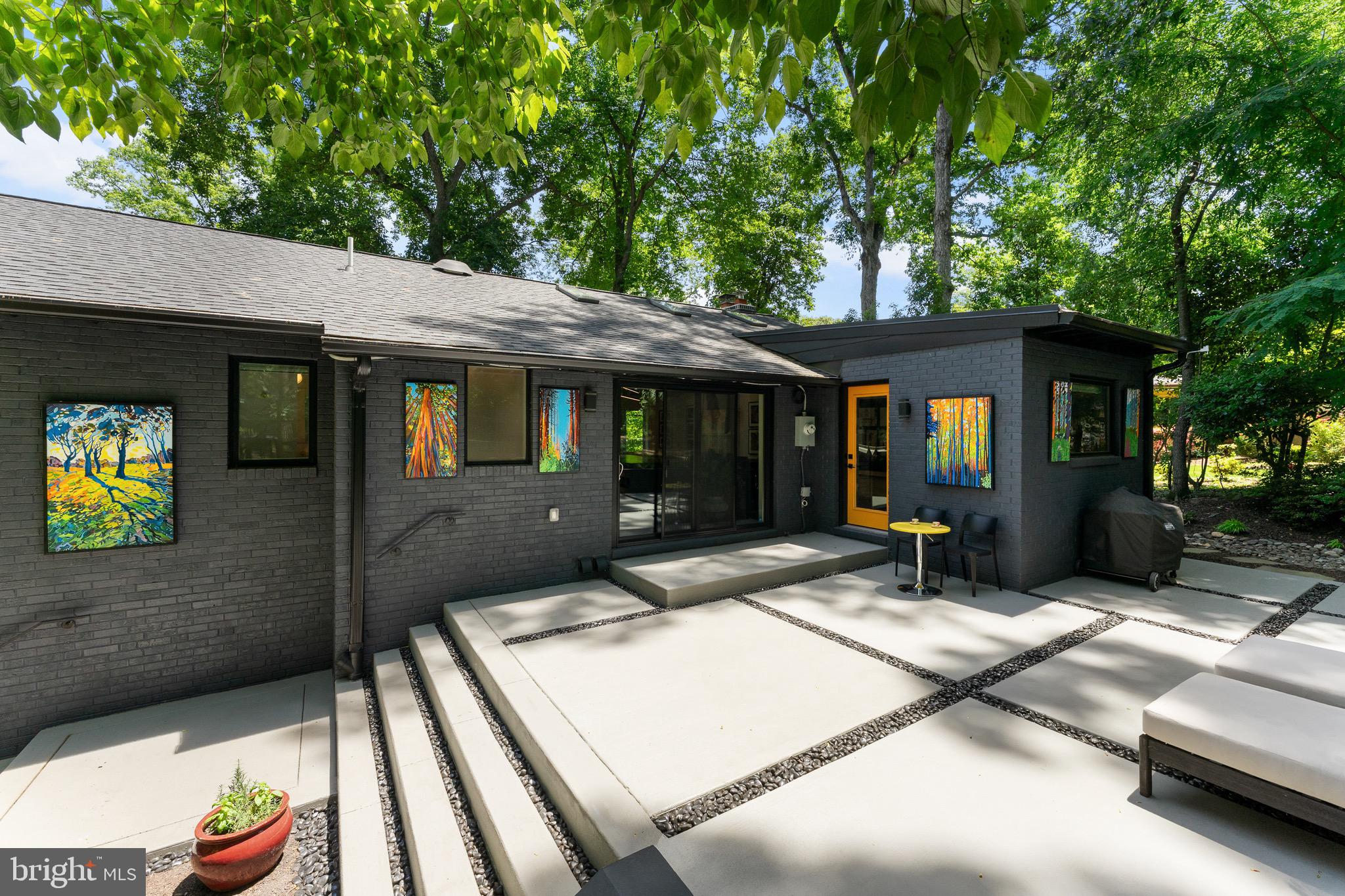 LAKE BARCROFT - Residential