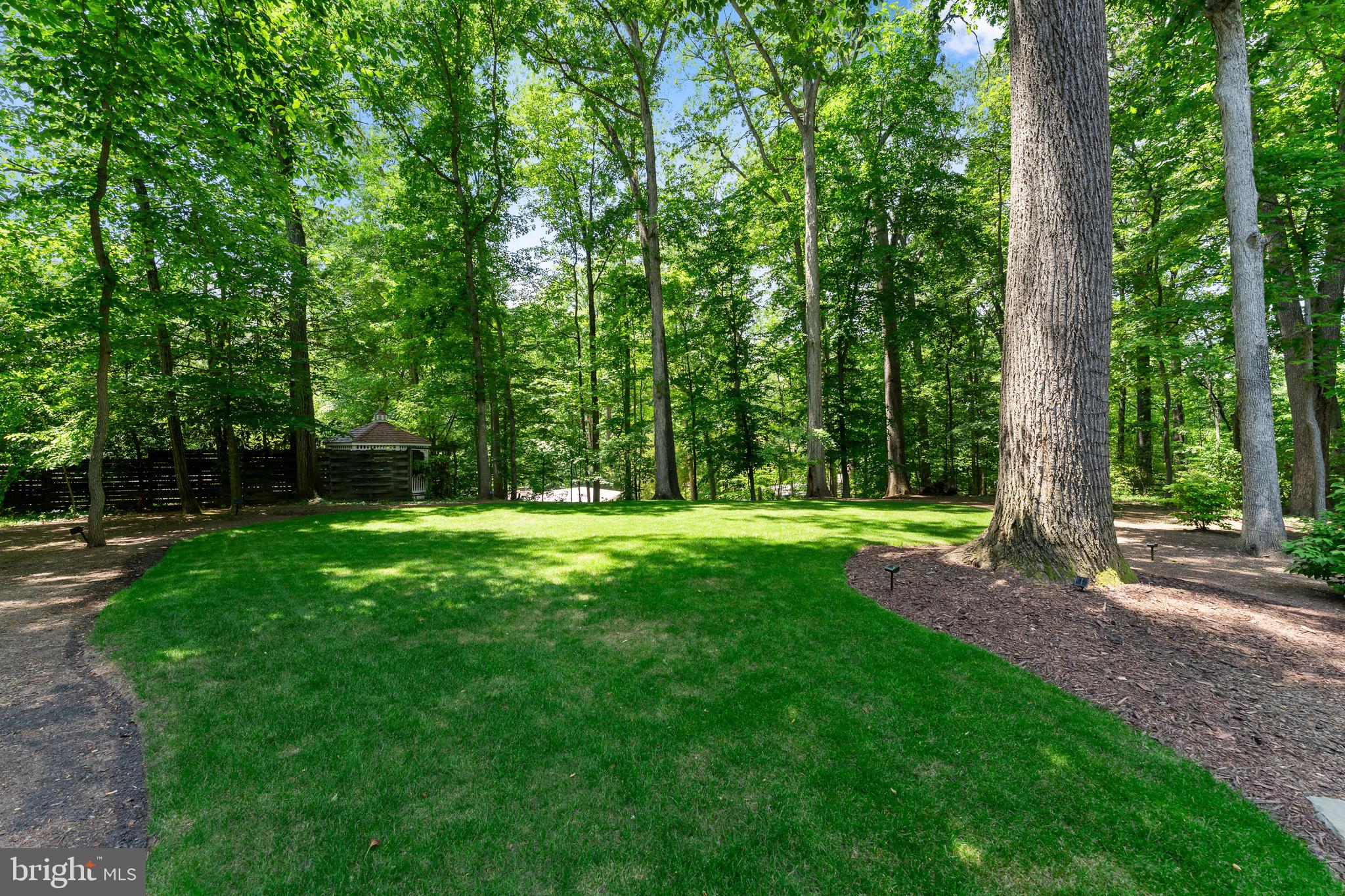 LAKE BARCROFT - Residential