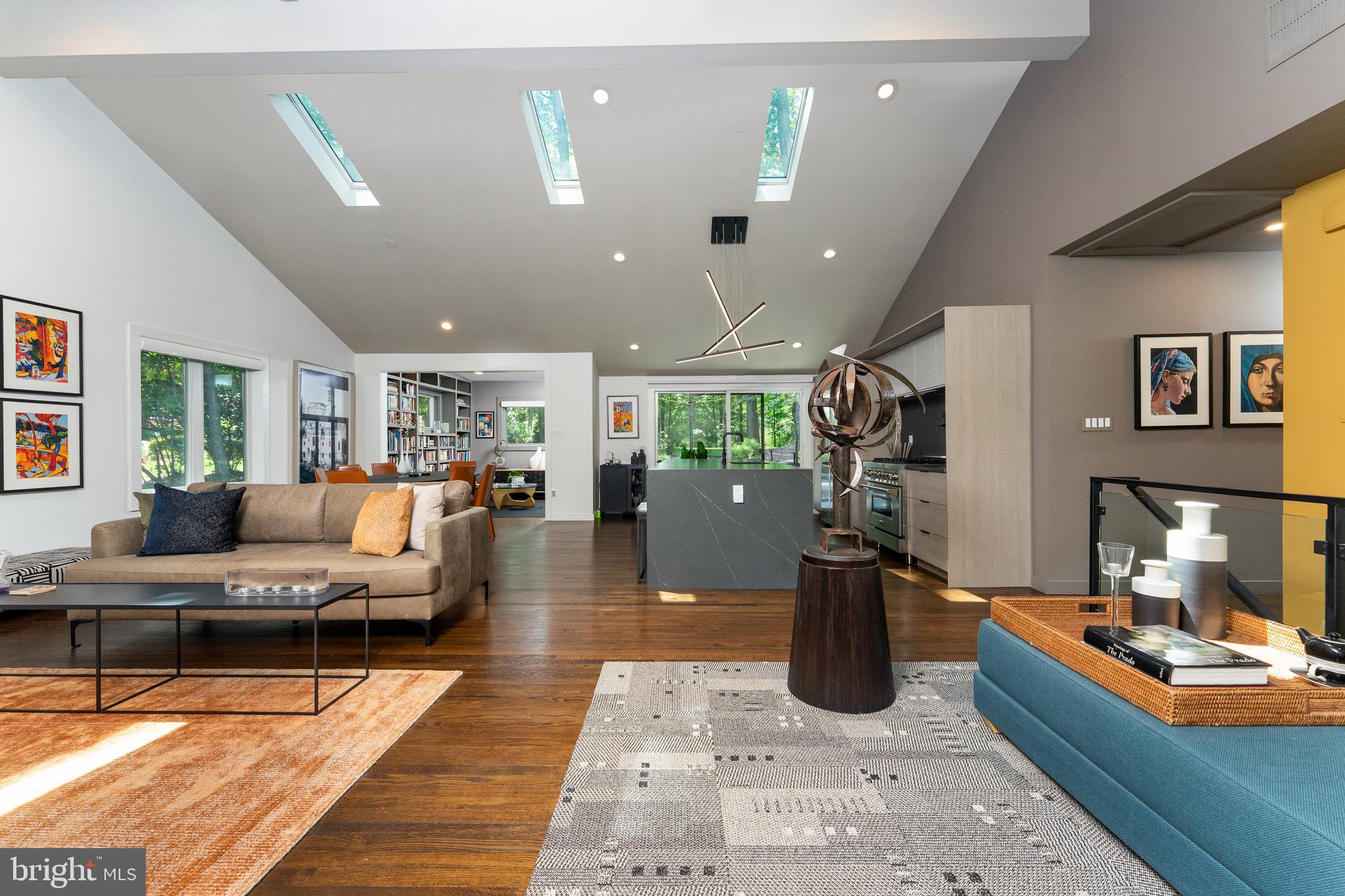 LAKE BARCROFT - Residential