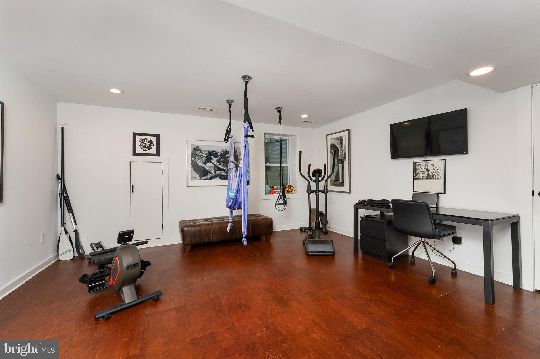 LAKE BARCROFT - Residential