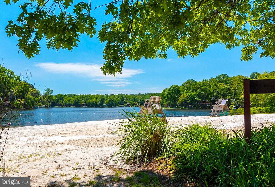 LAKE BARCROFT - Residential