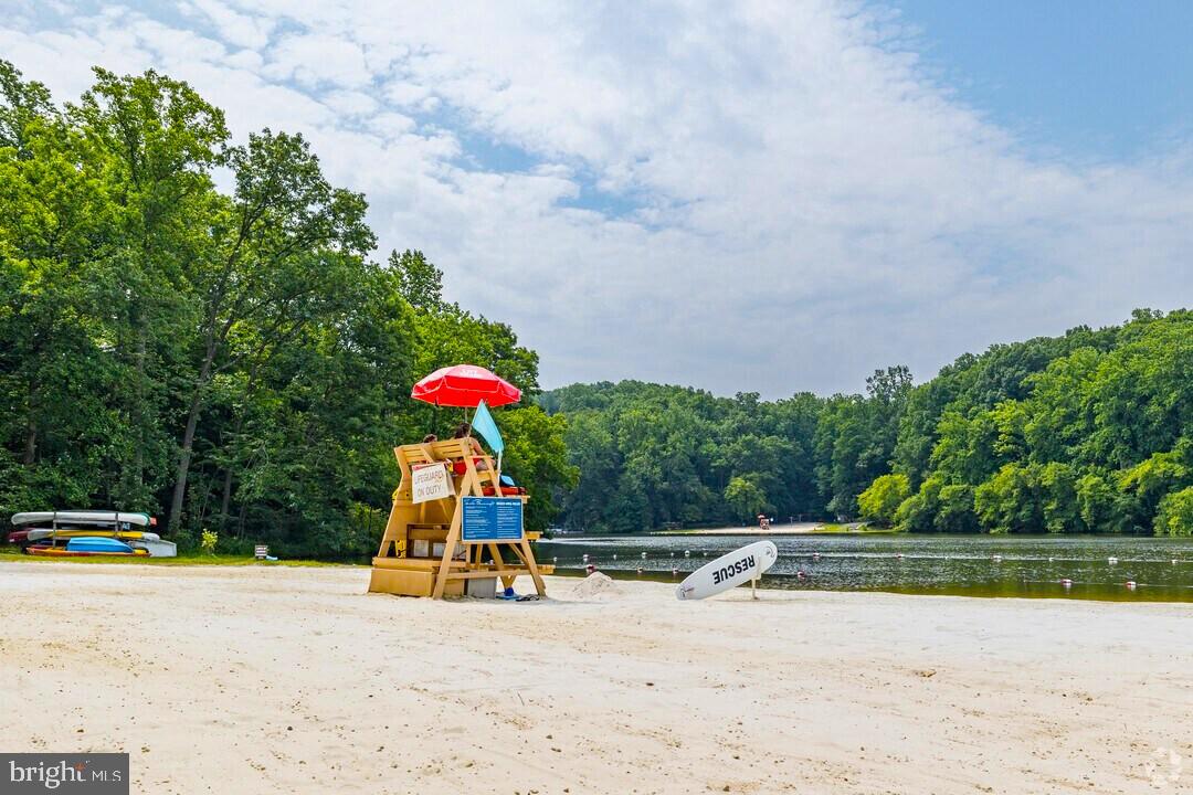 LAKE BARCROFT - Residential