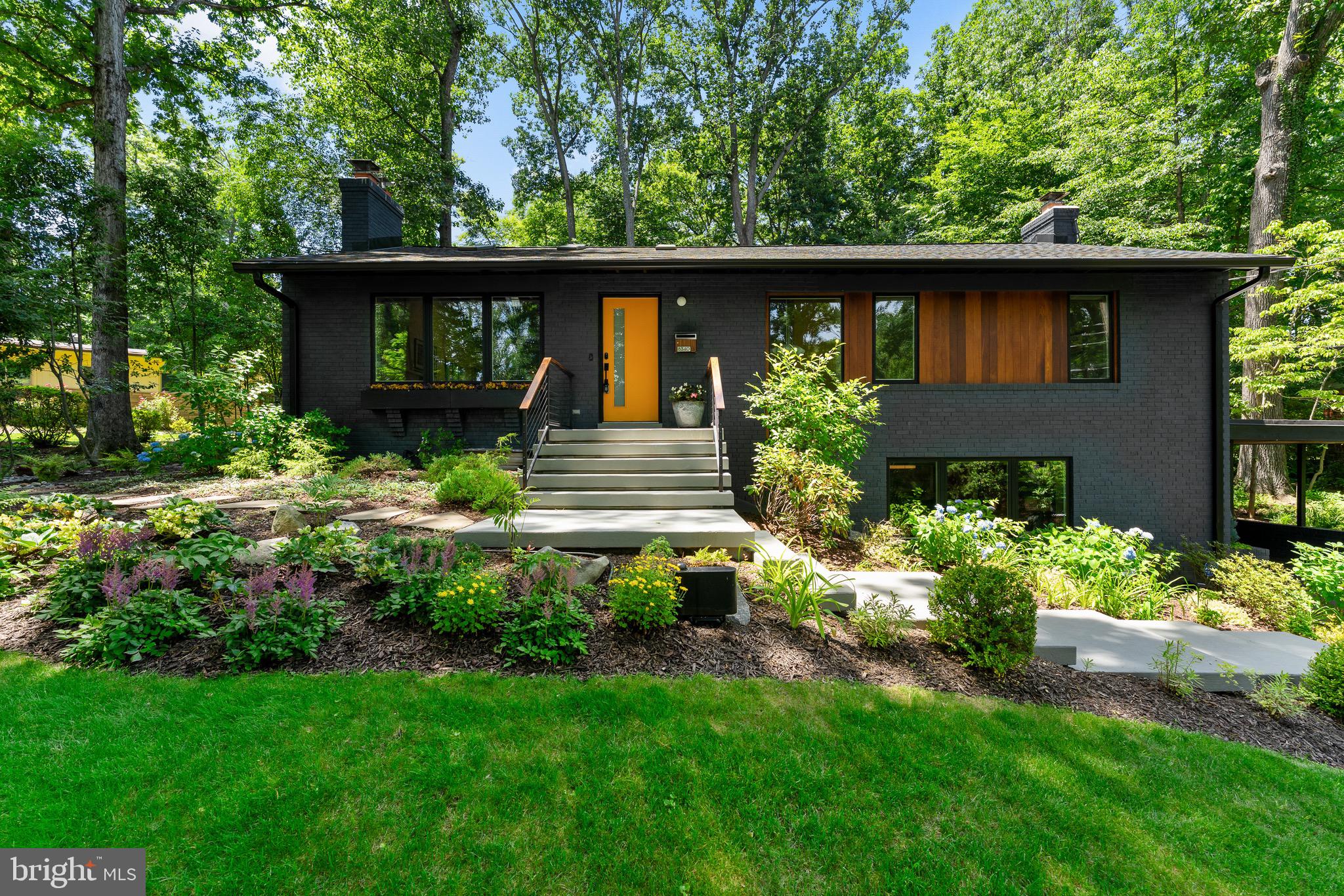 LAKE BARCROFT - Residential