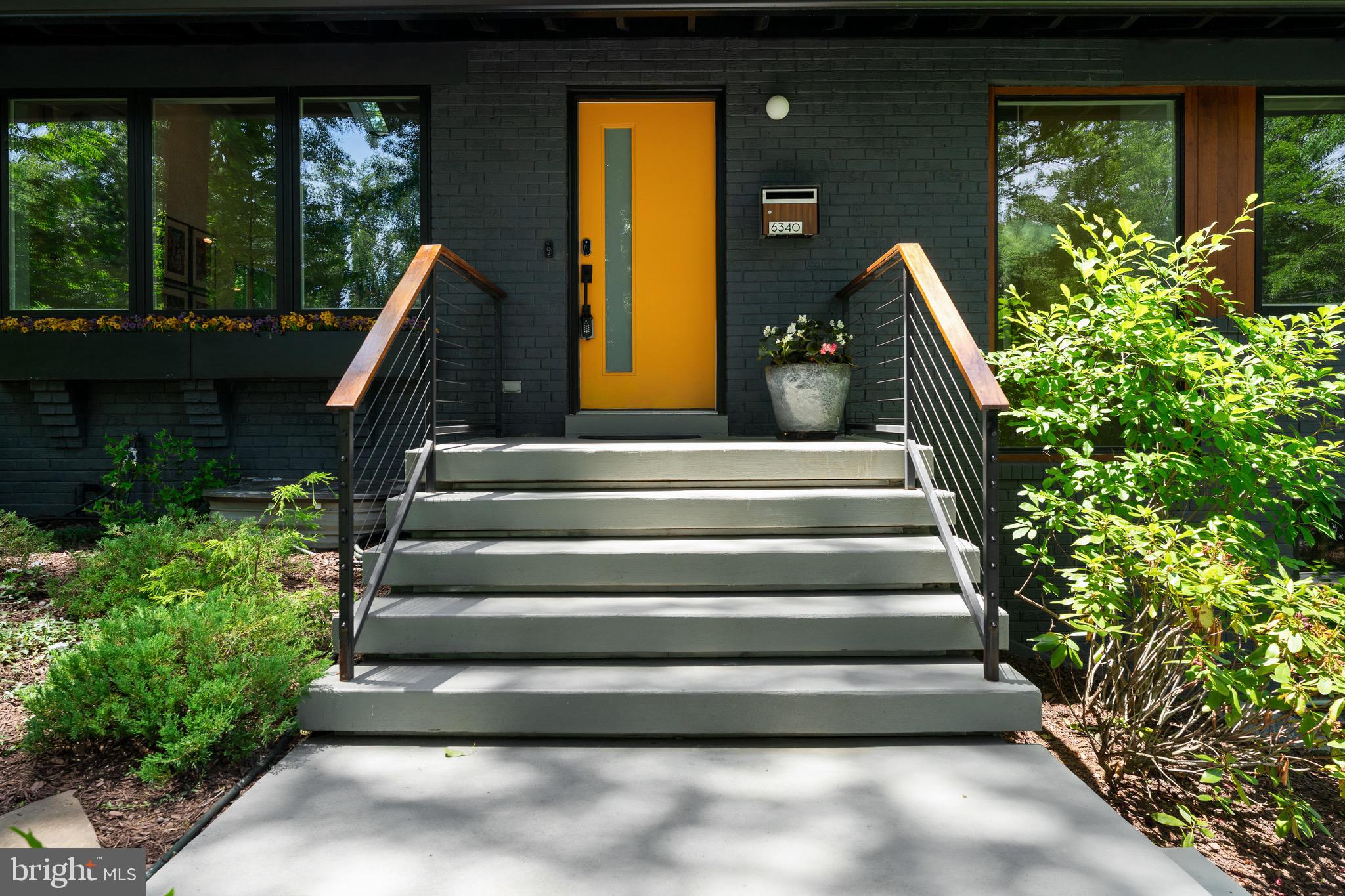 LAKE BARCROFT - Residential