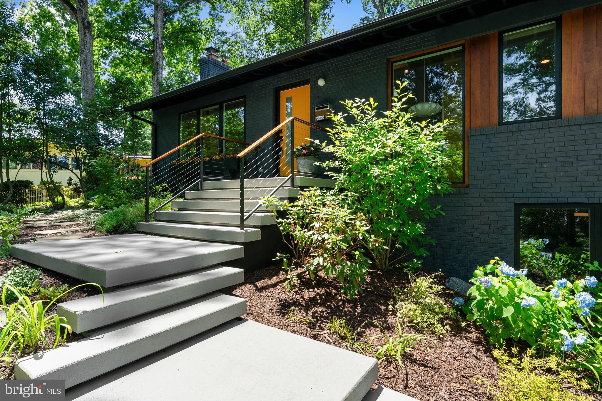 LAKE BARCROFT - Residential