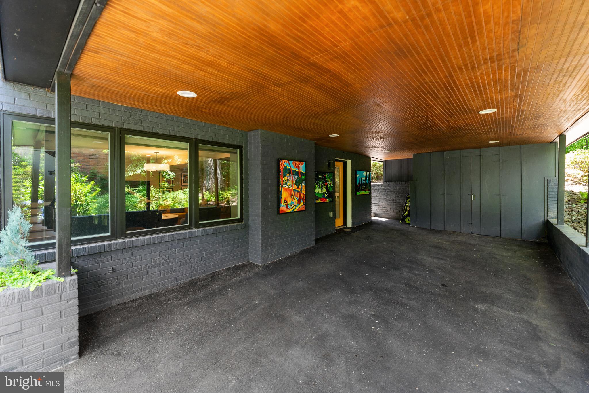 LAKE BARCROFT - Residential