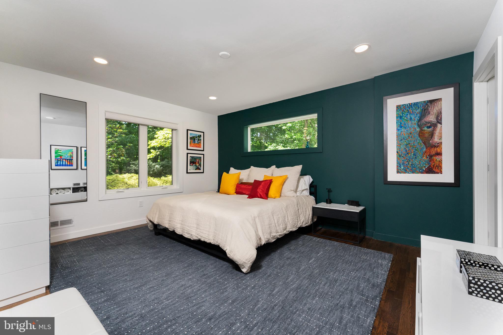 LAKE BARCROFT - Residential