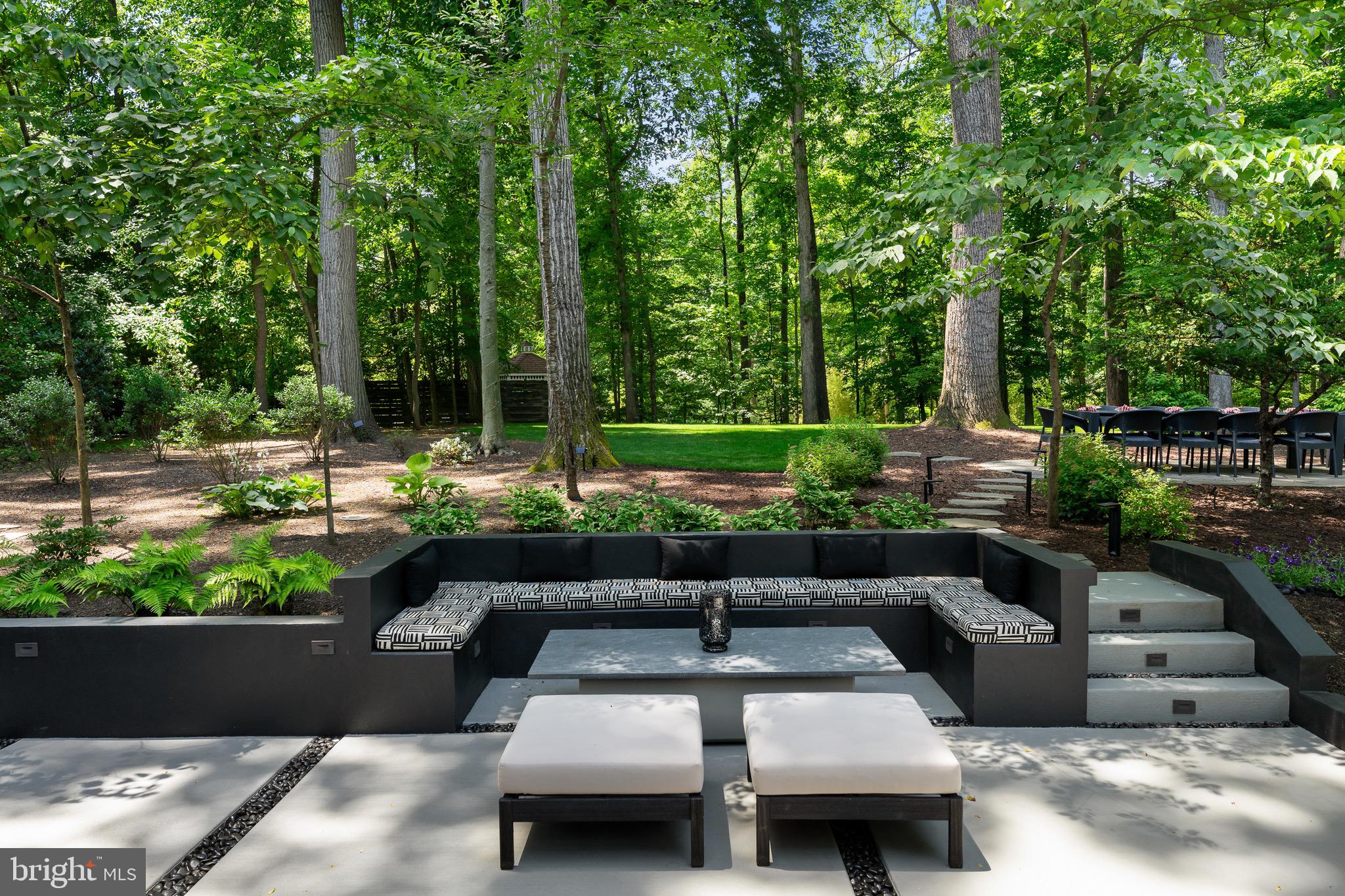 LAKE BARCROFT - Residential