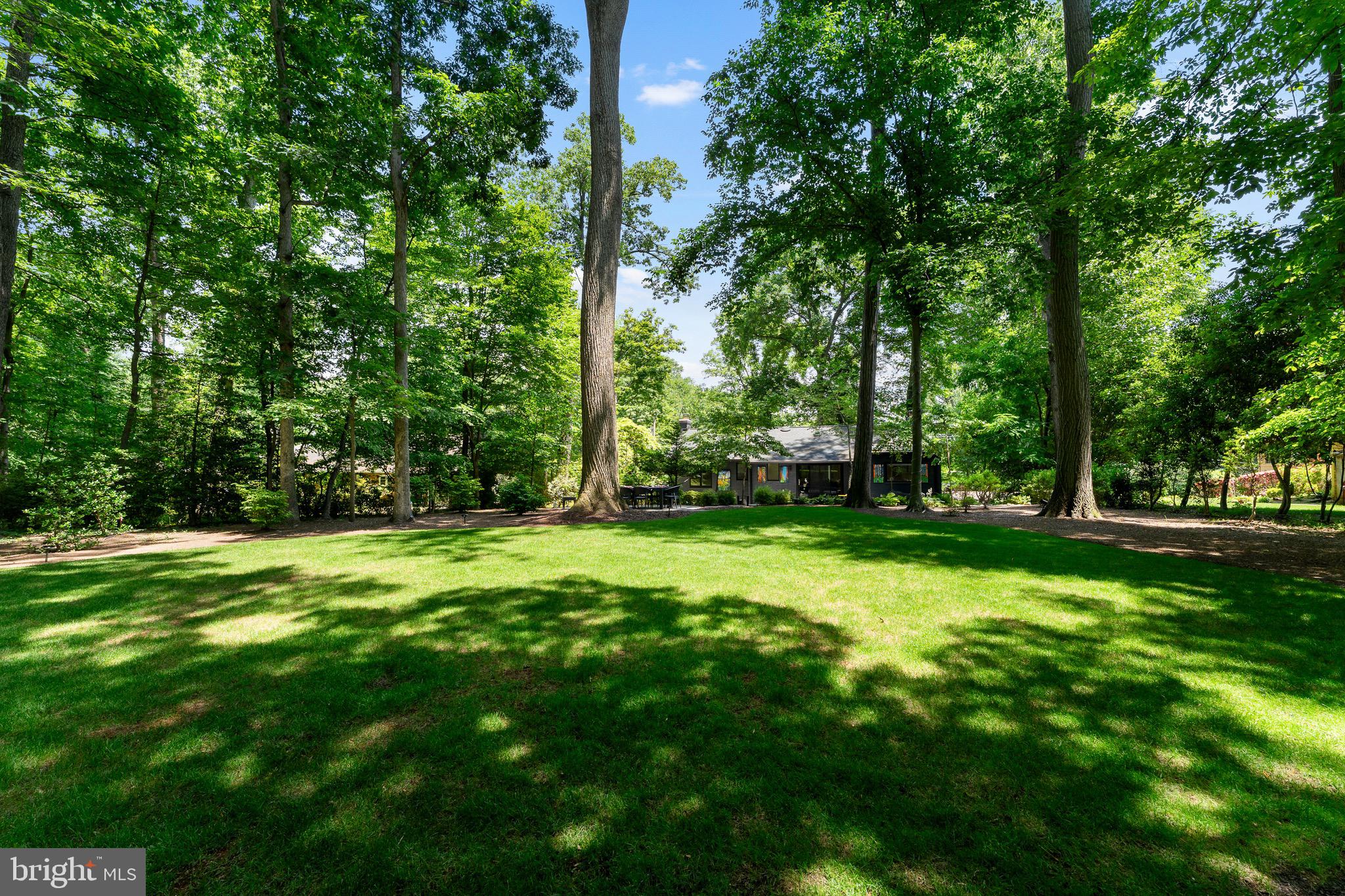 LAKE BARCROFT - Residential