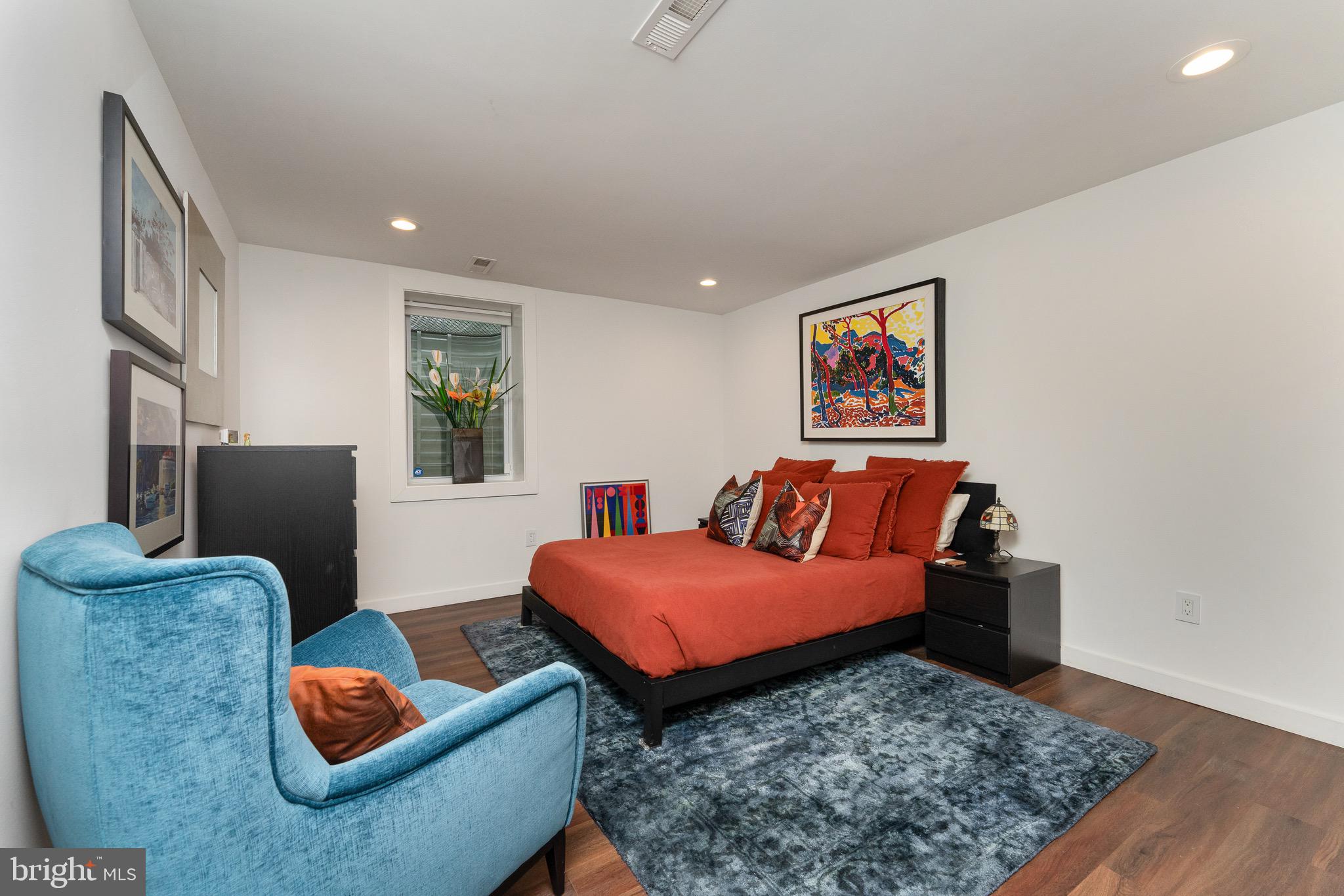 LAKE BARCROFT - Residential