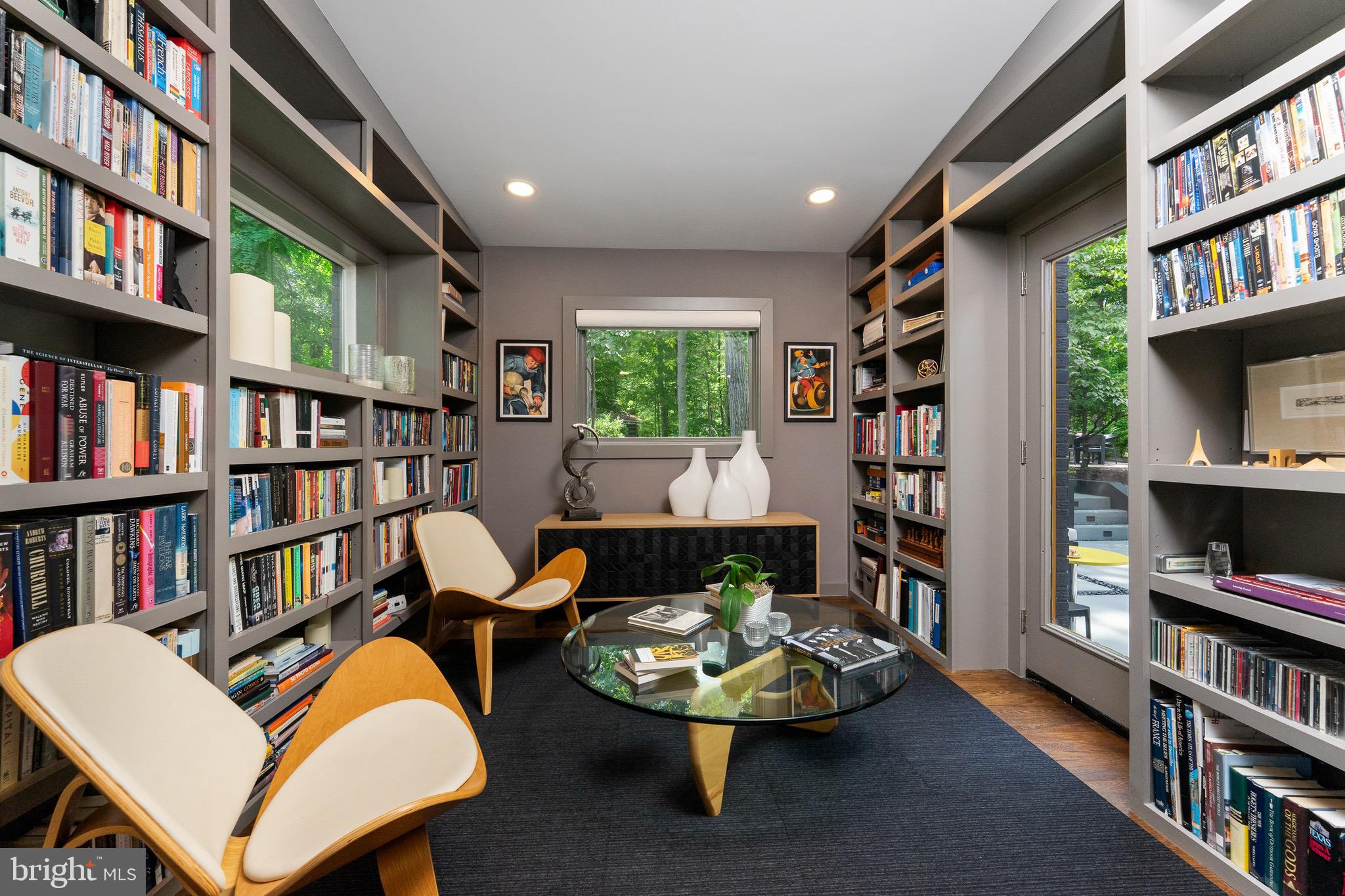 LAKE BARCROFT - Residential