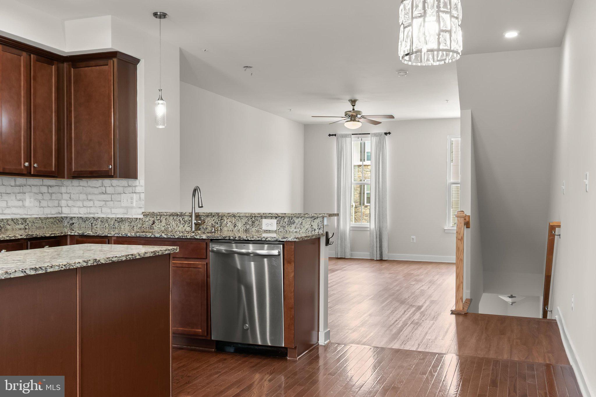 CREEKSIDE VILLAGE AT TANYARD SPRINGS - Residential