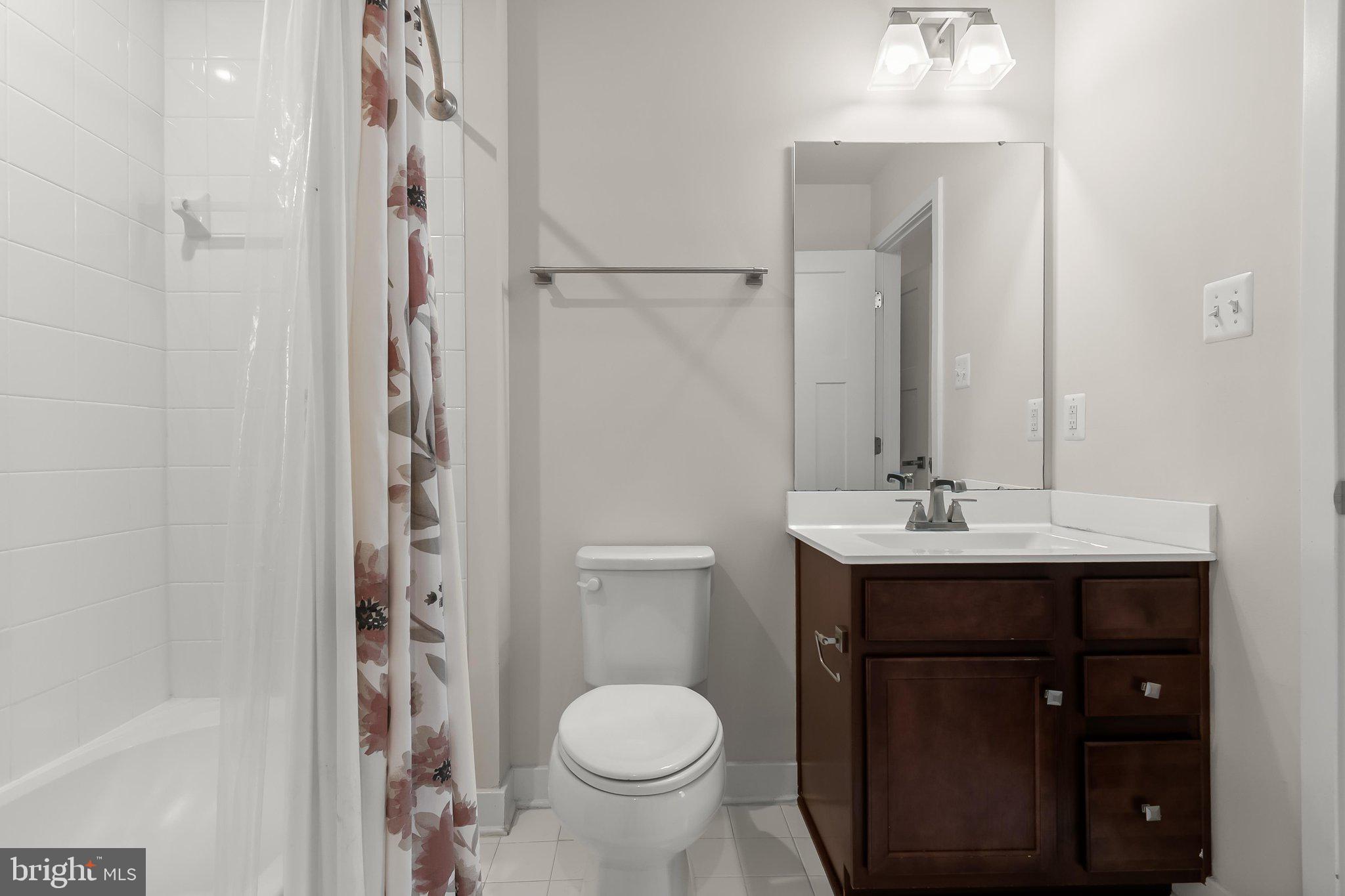 CREEKSIDE VILLAGE AT TANYARD SPRINGS - Residential