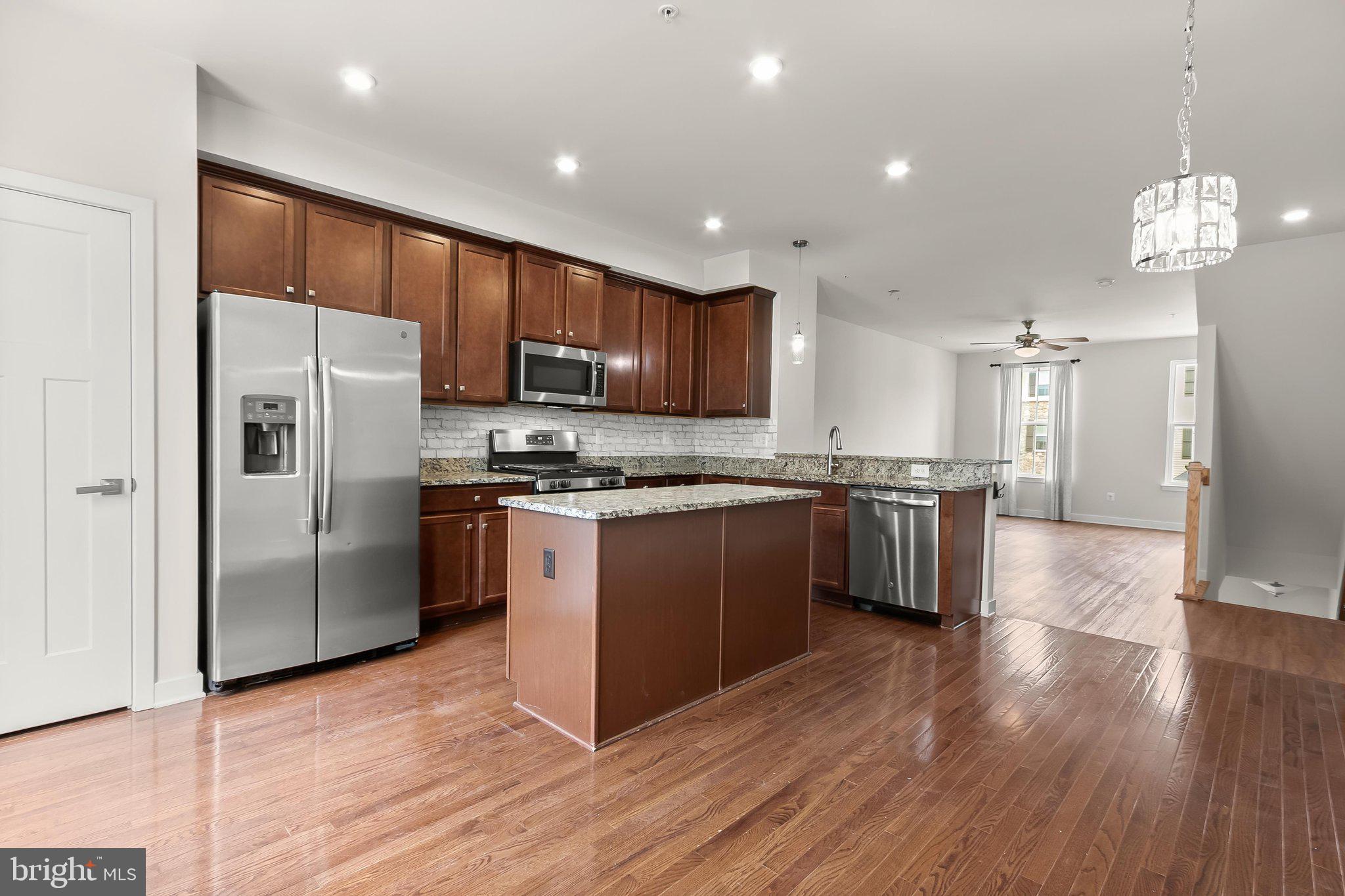 CREEKSIDE VILLAGE AT TANYARD SPRINGS - Residential